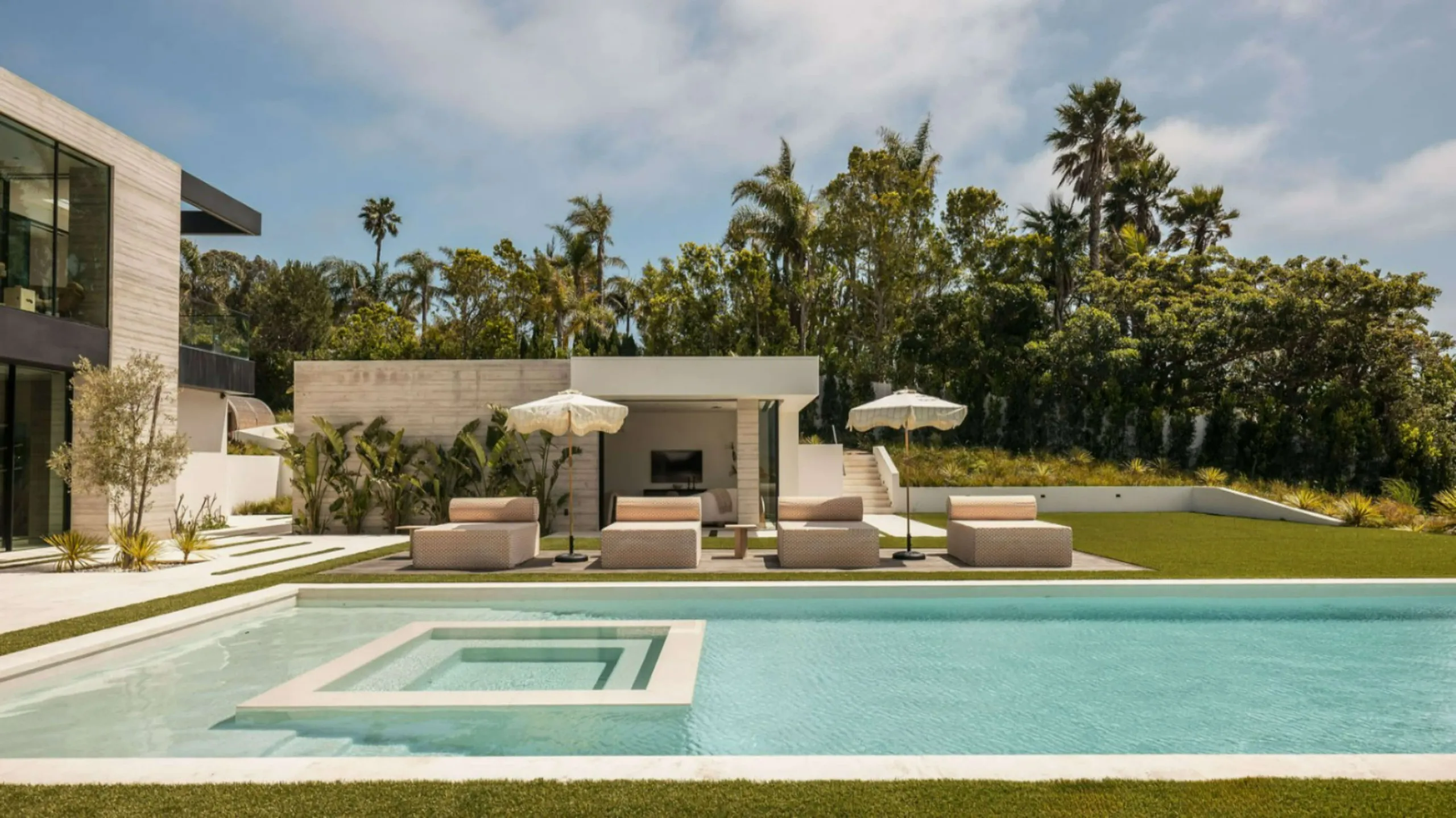 Iconic Point Dume Estate with Private Surf Access, 70-Foot Pool & Luxe Design — photograph 4