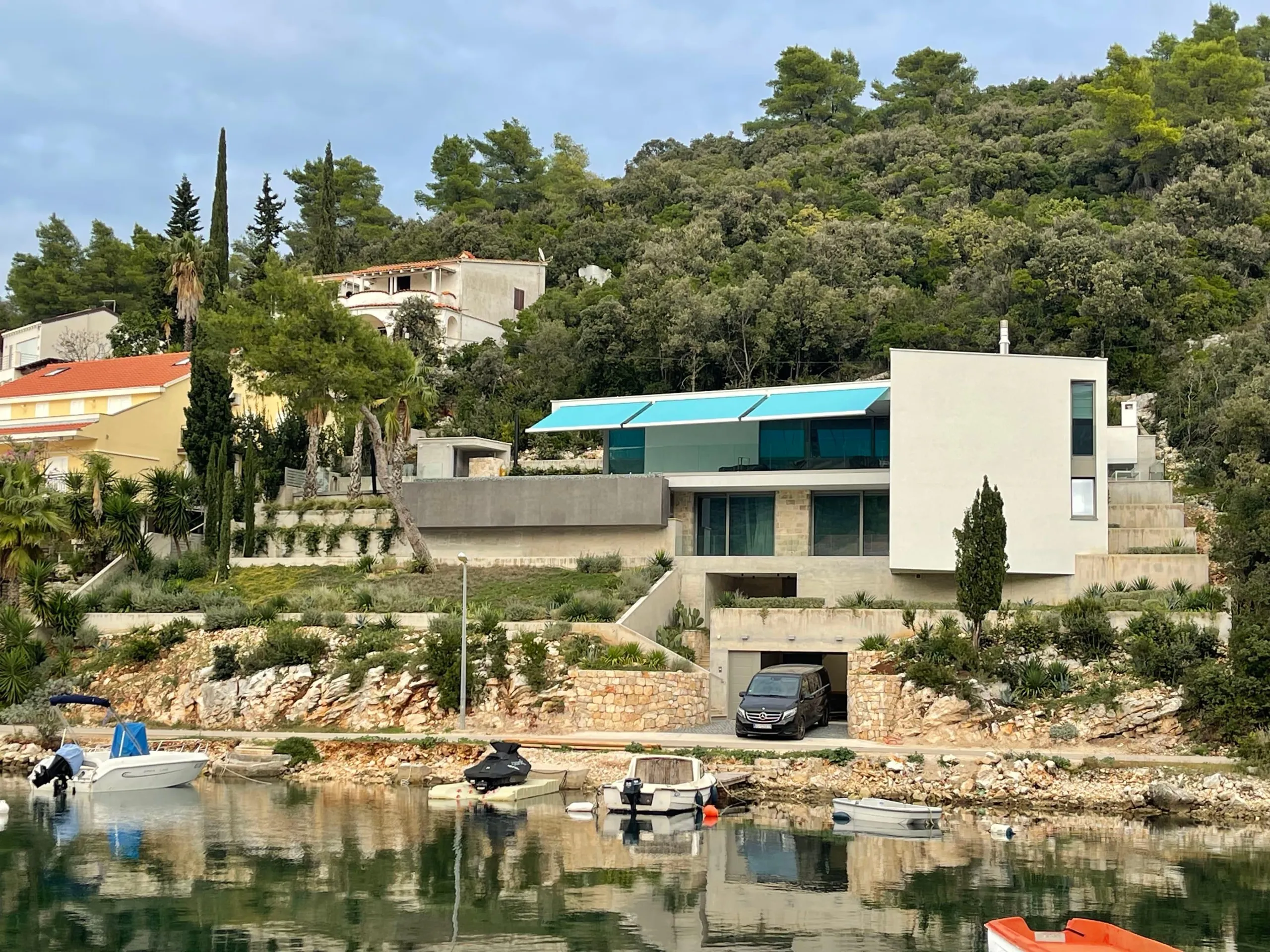 Luxury Zrnovo Bay Villa with Infinity pool, Medvinjak