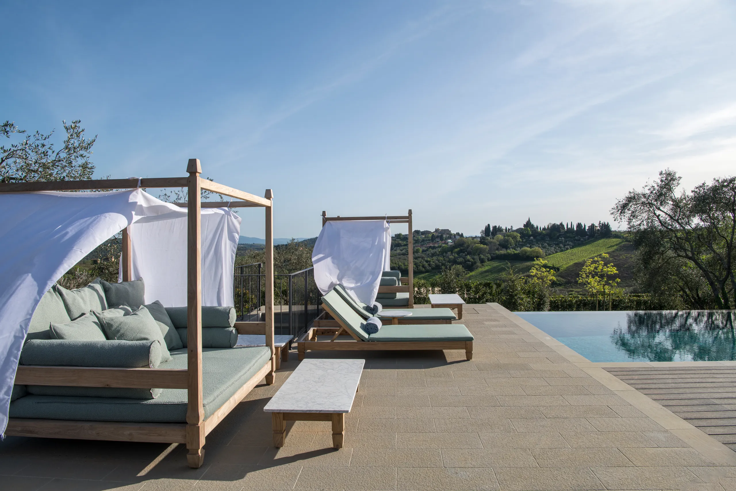 Elegant Italian Estate with Panoramic Views and Infinity Pool VILLAWAY® — photograph 7