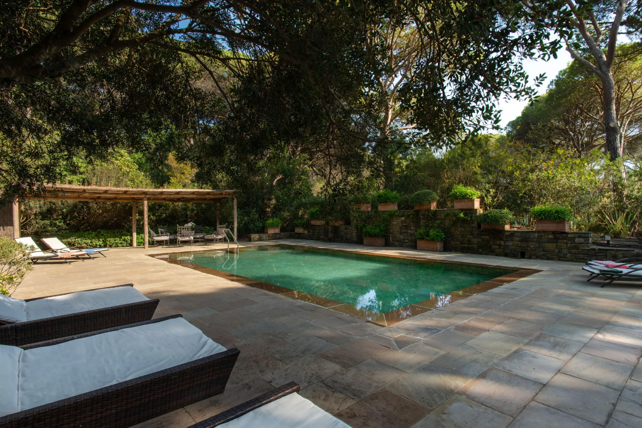 Gleaming Roccamore Estate with Private Pool and Lush Gardens — photograph 5