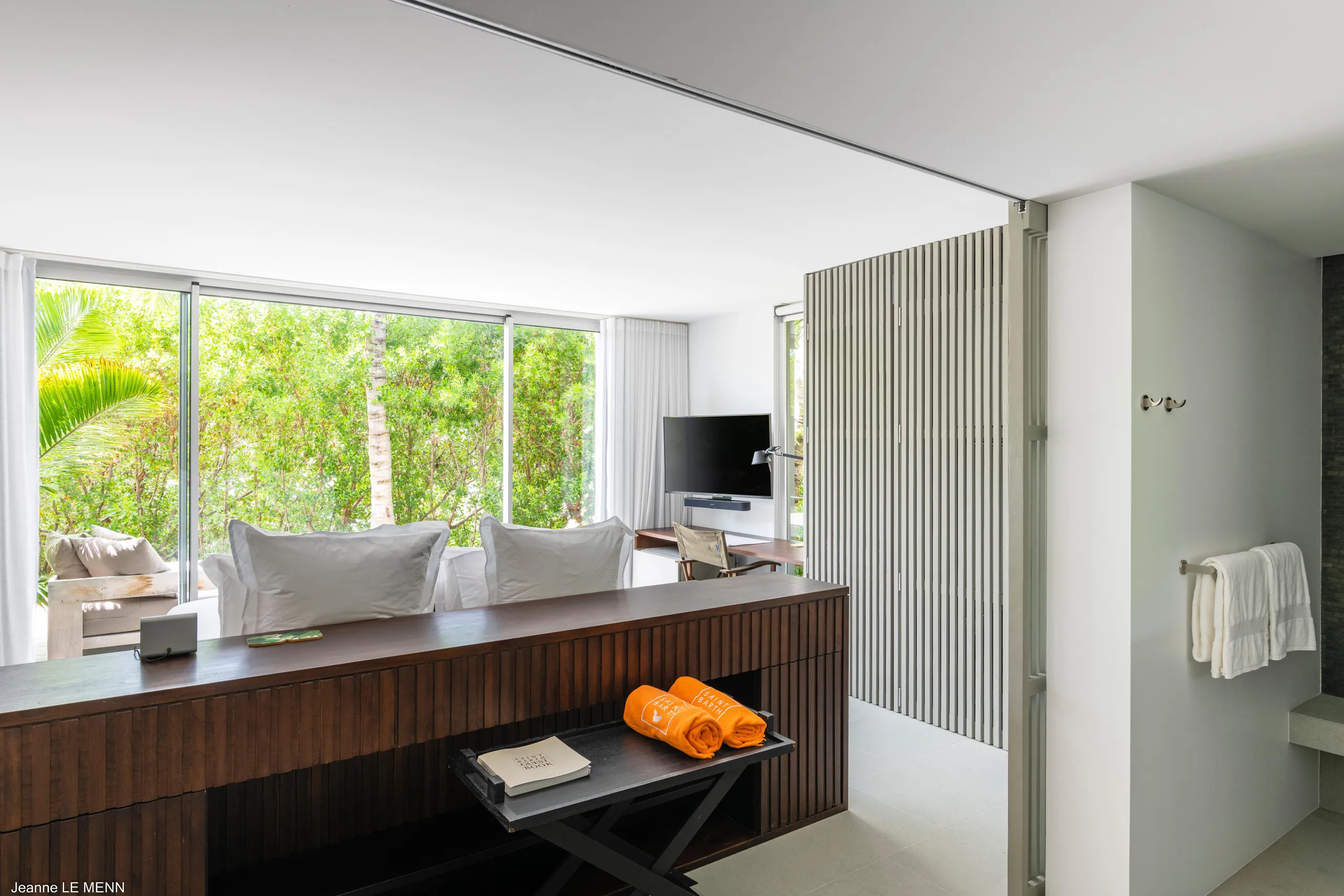 Tranquil Seaview Villa with Infinity Pool and Private Zen Gardens — photograph 12