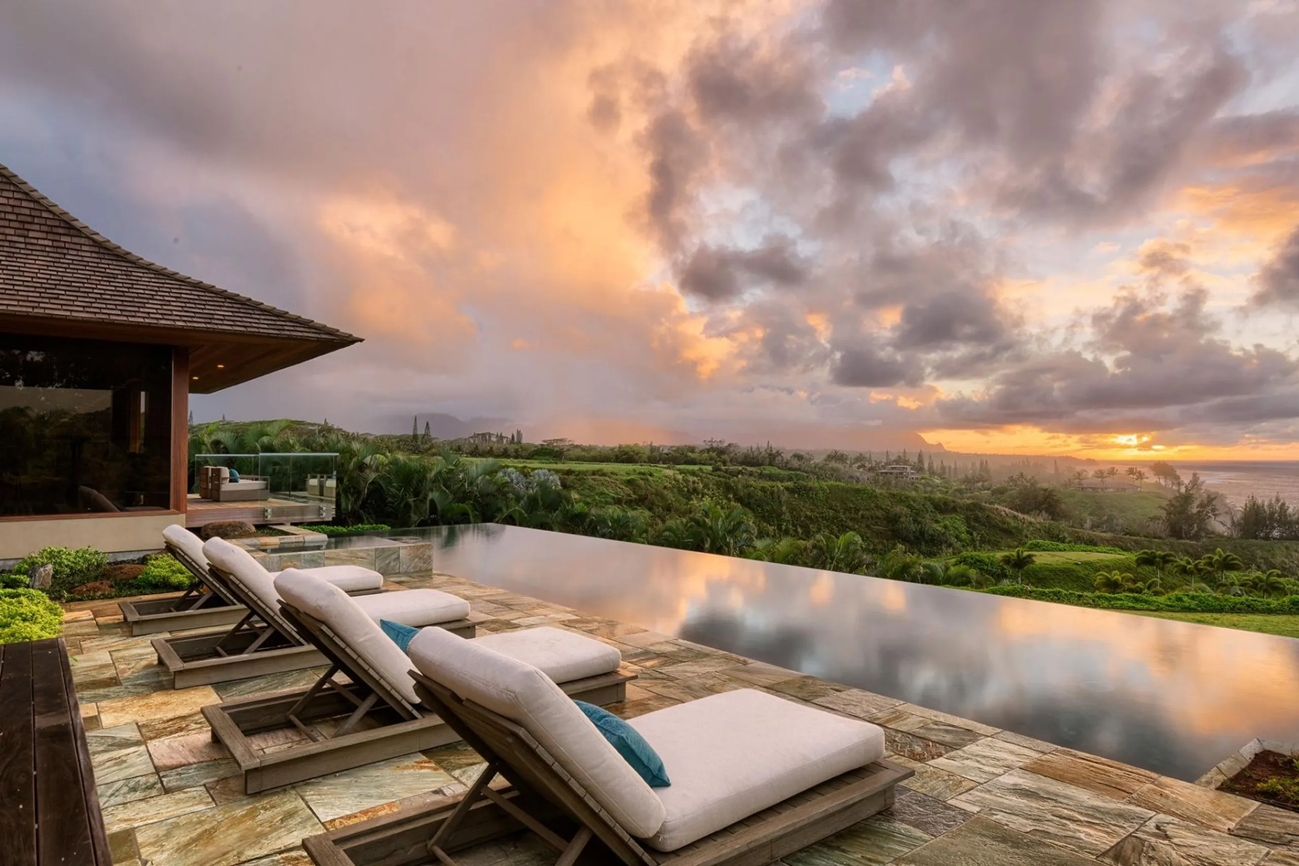 Azure Cliffs Sanctuary Estate with Ocean View Infinity Pool — photograph 12