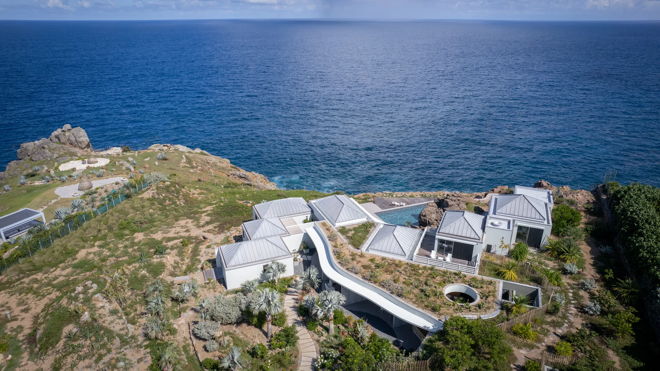 Contemporary 4-Bedroom Villa with Heated Pool & Sea Panorama — photograph 5