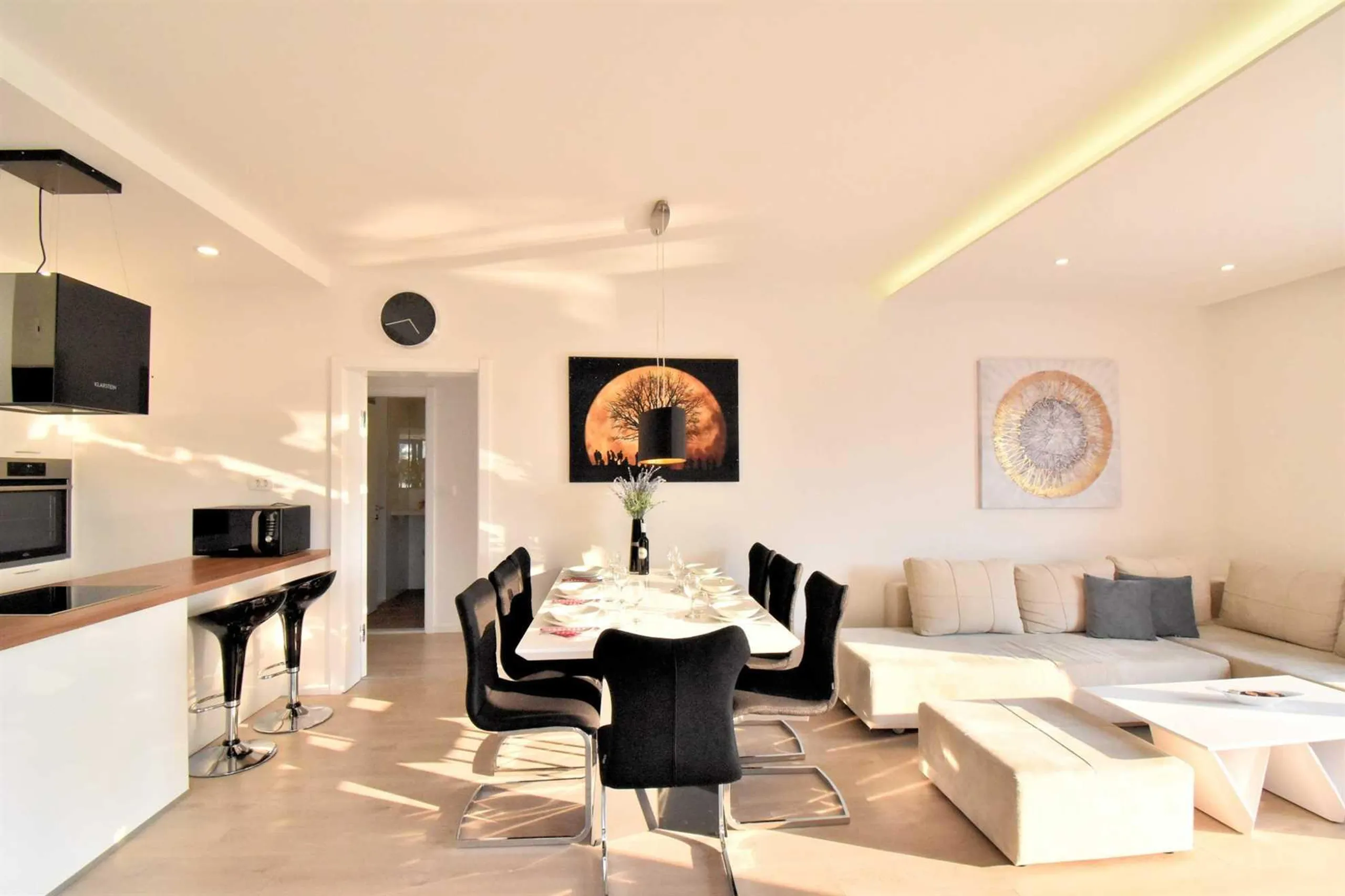 Plush Villa with Heated Pool and Panoramic Views of the Adriatic Sea — photograph 11