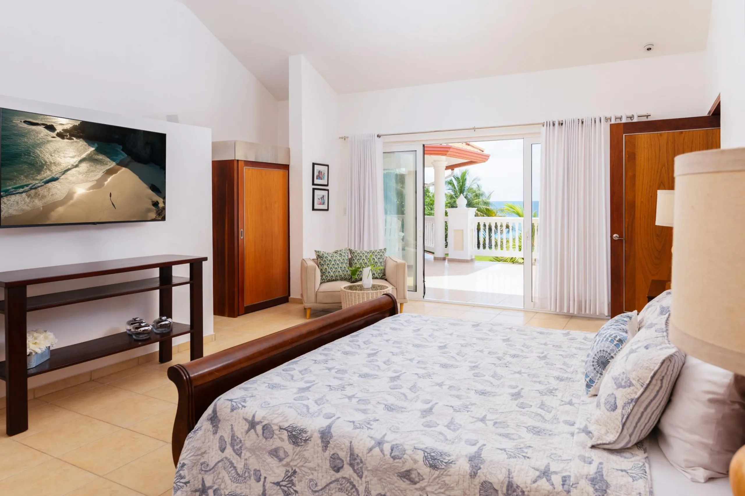 Deluxe Puerto Plata Estate with Walks to Beach — photograph 12