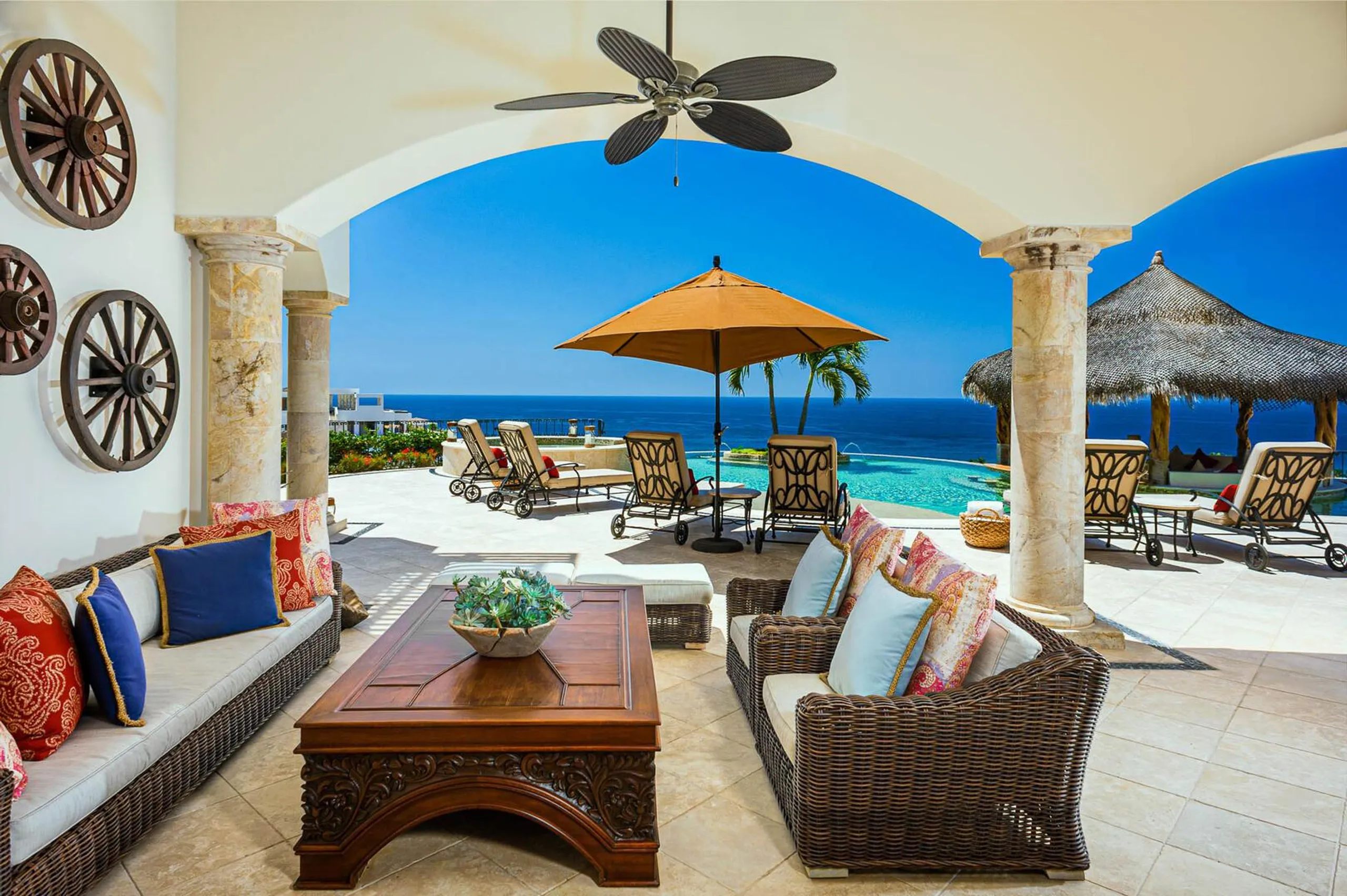 Upscale Villa with Infinity Pool, Resort-like Amenities and Panoramic Ocean Views in Fundadores — photograph 10