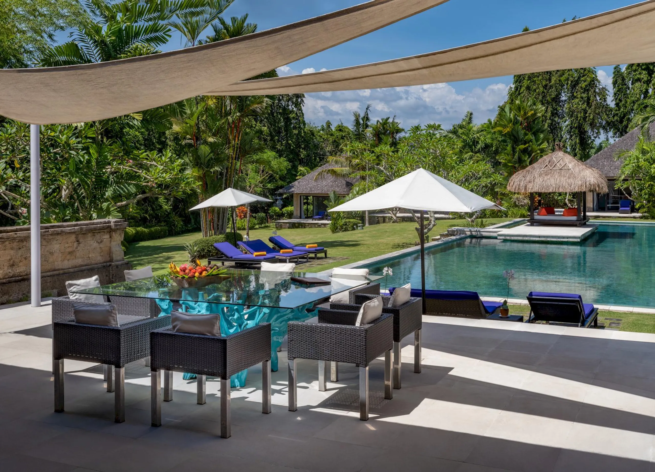 Canggu Grand Villa with Private Pool and Gorgeous Grounds — photograph 3