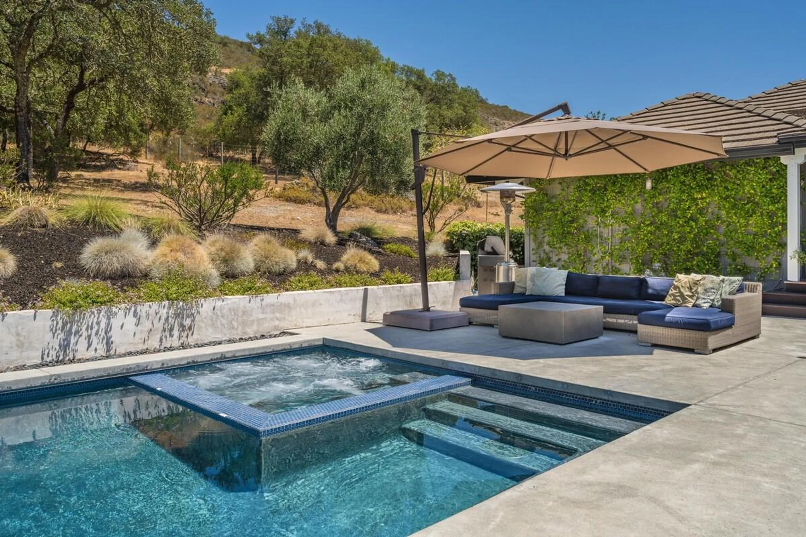 Chic Calistoga Wine Ranch Estate with Pool, Hot Tub and Tennis — photograph 4