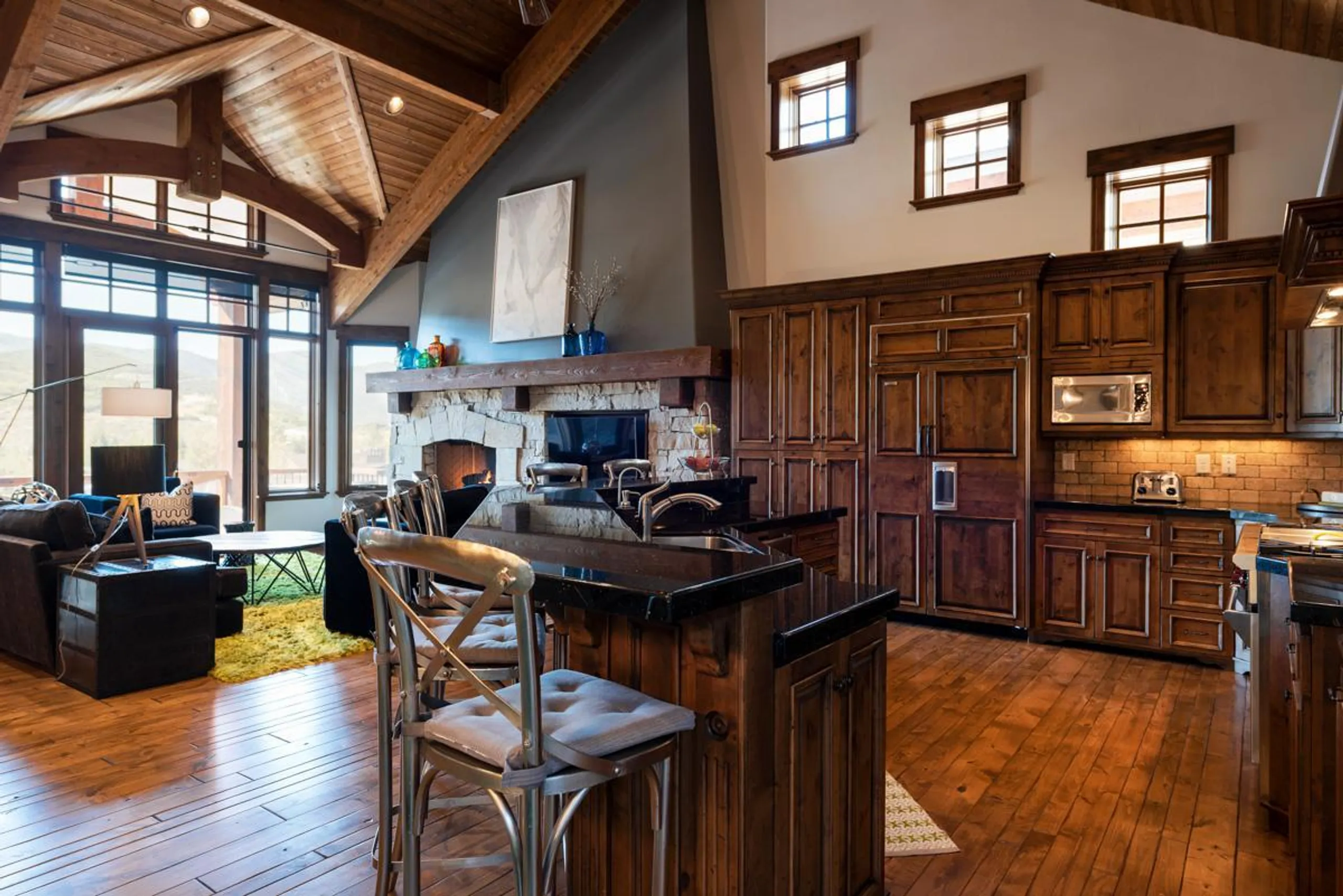 Resplendent Mountain Estate with Private Pool and Hot Tub — photograph 11