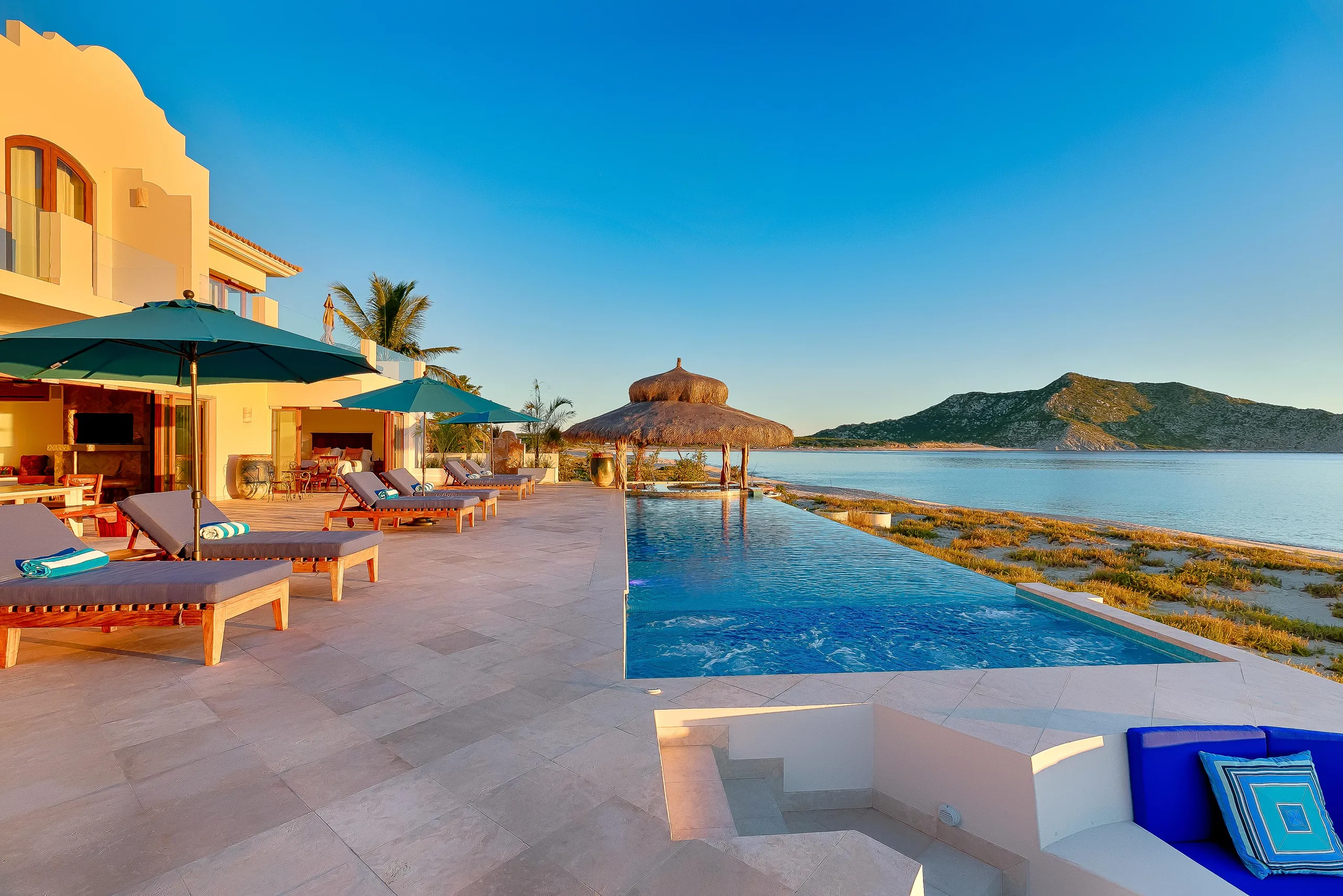 Stunning Los Frailes Villa with Invigorating Pool and Walks to Beach, Los Frailes