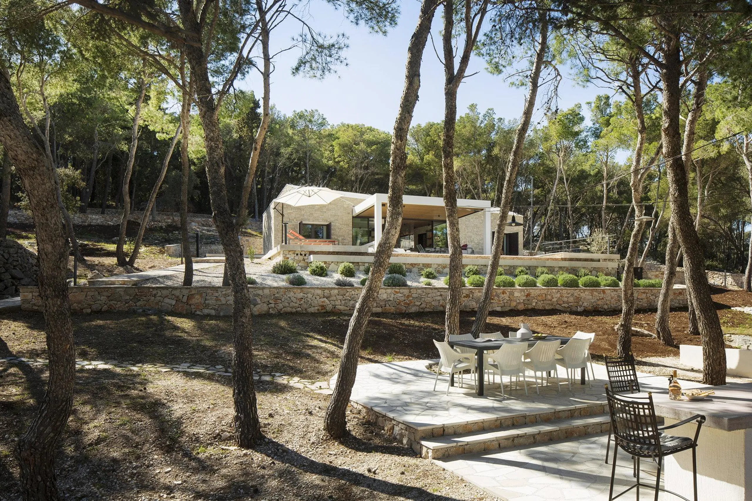 Exhilarating Beachfront Villa Haven with Private Infinity Pool in Charming Sutivan, Brac — photograph 10