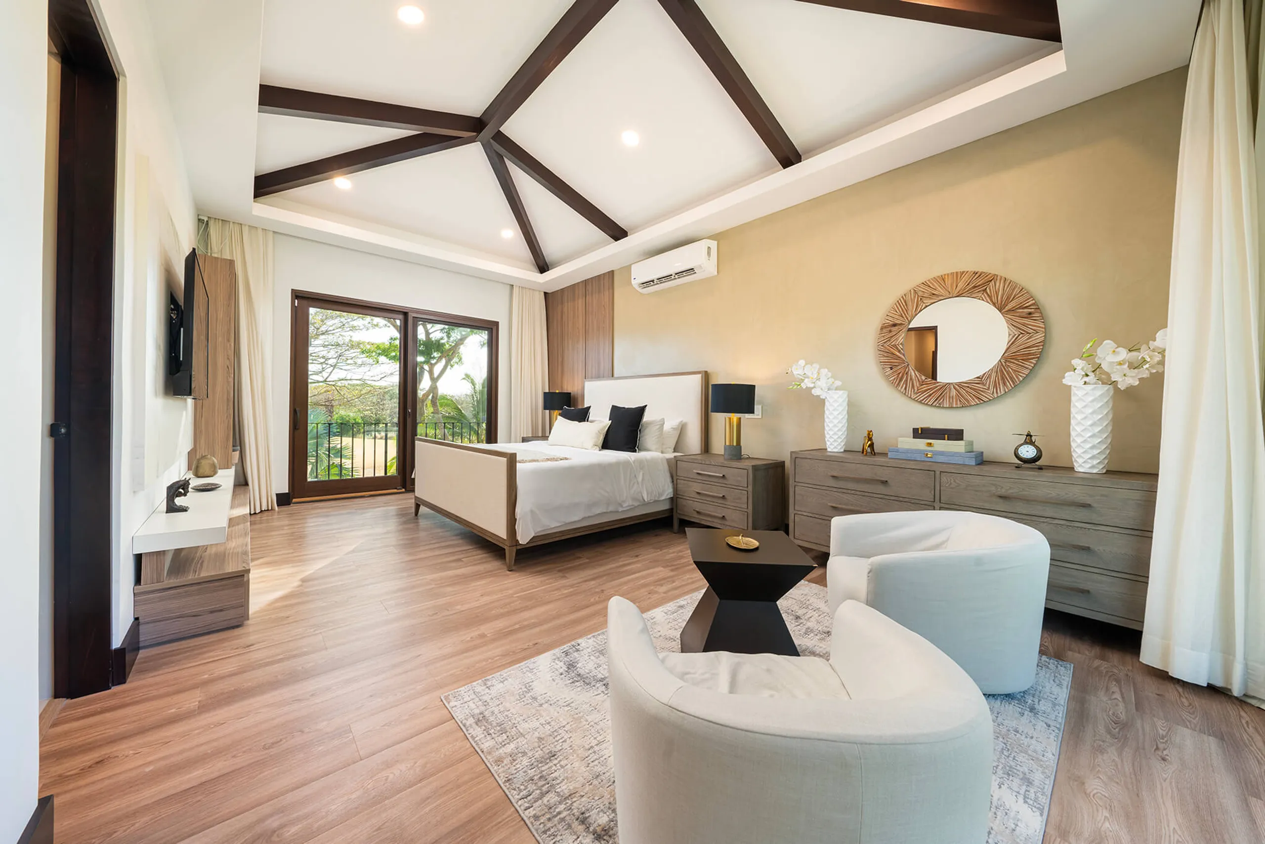 Elegant Hacienda Pinilla Villa with Private Pool, Beach Access, and Golf Course Views — photograph 11