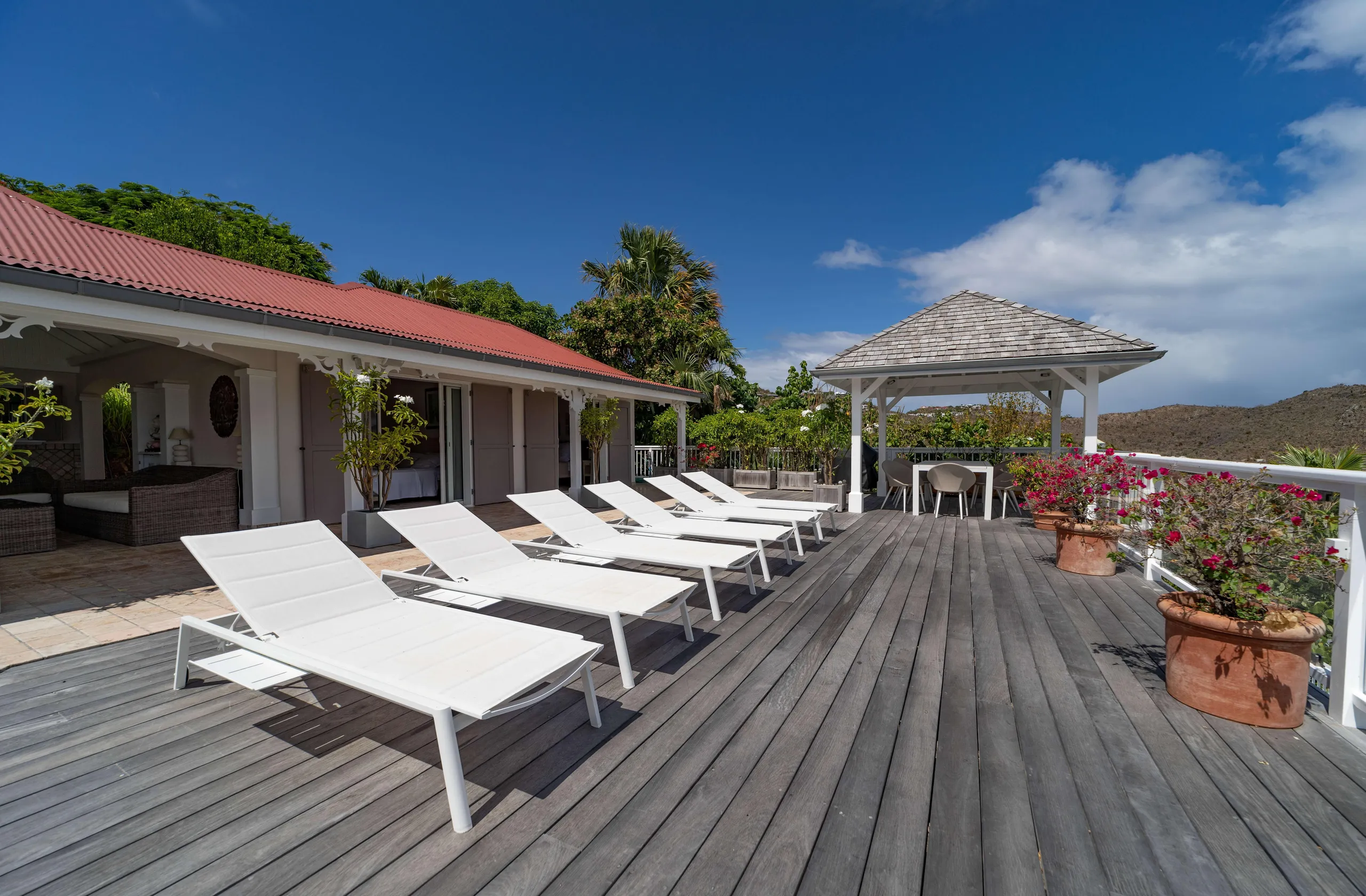 Bright Luxe Villa with Stunning Ocean Views Overlooking St. Jean Bay — photograph 8