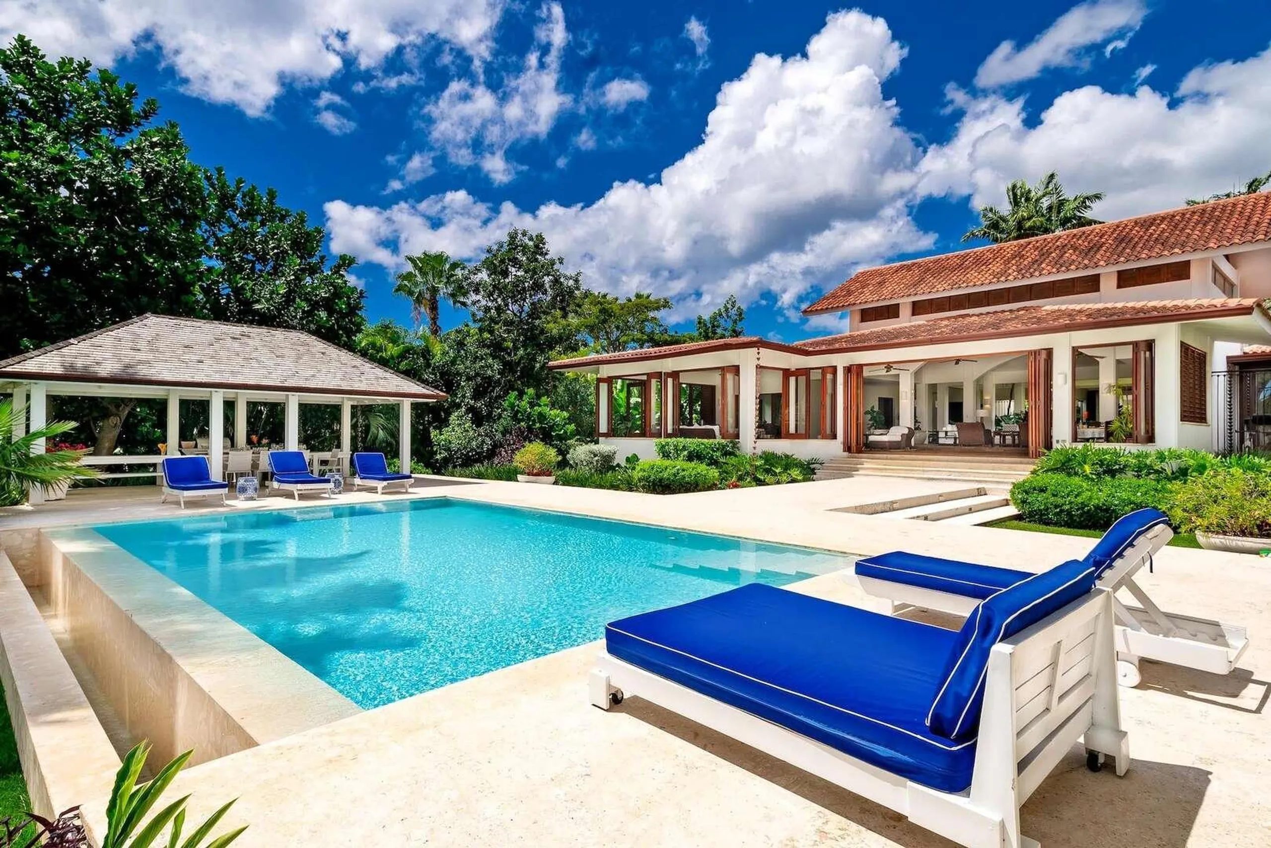 Casa de Campo's Caribbean Styled Villa with La Romana Country Club Golf Course View — photograph 2