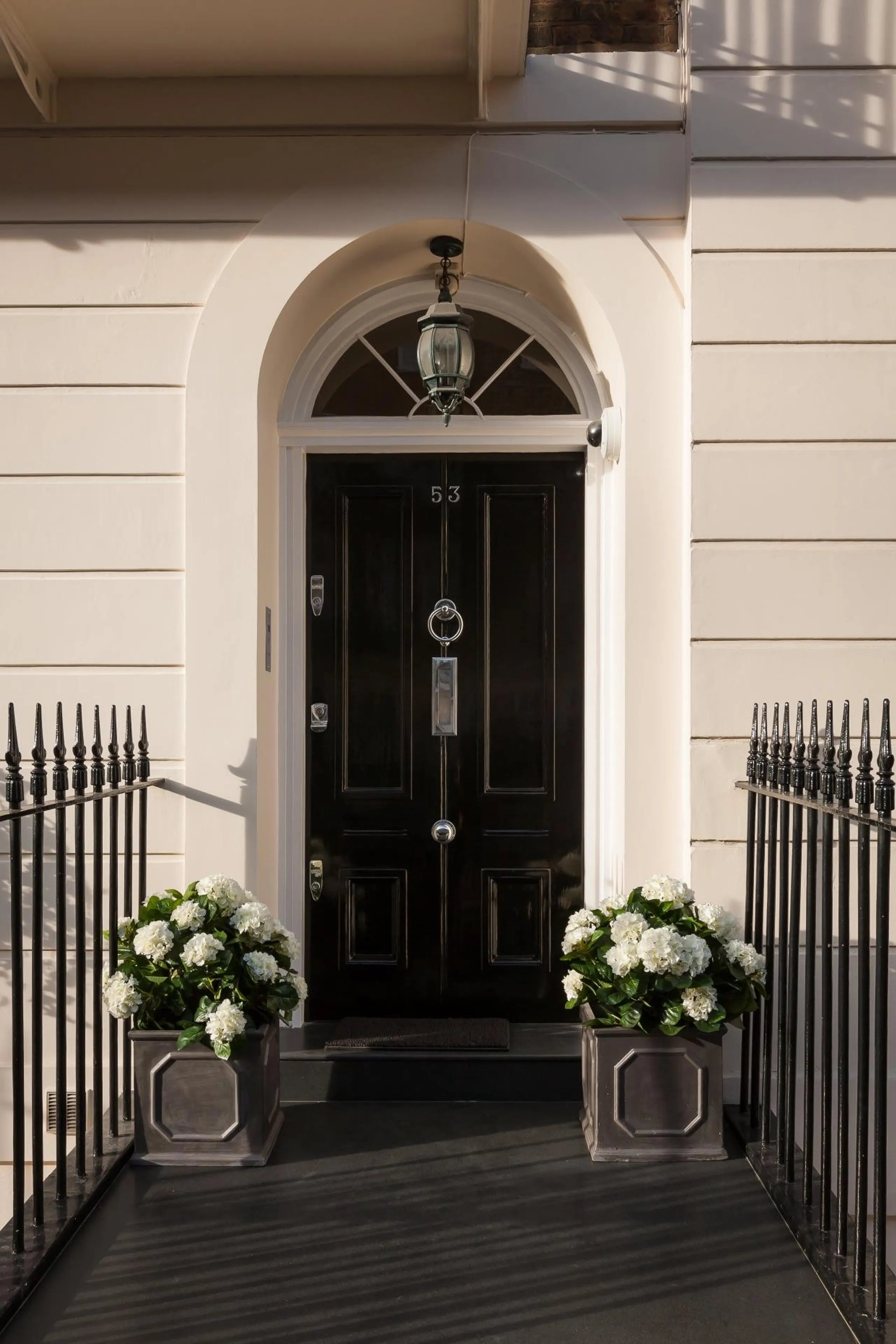 Royal Rose Residence Steps Away to Buckingham Palace — photograph 2