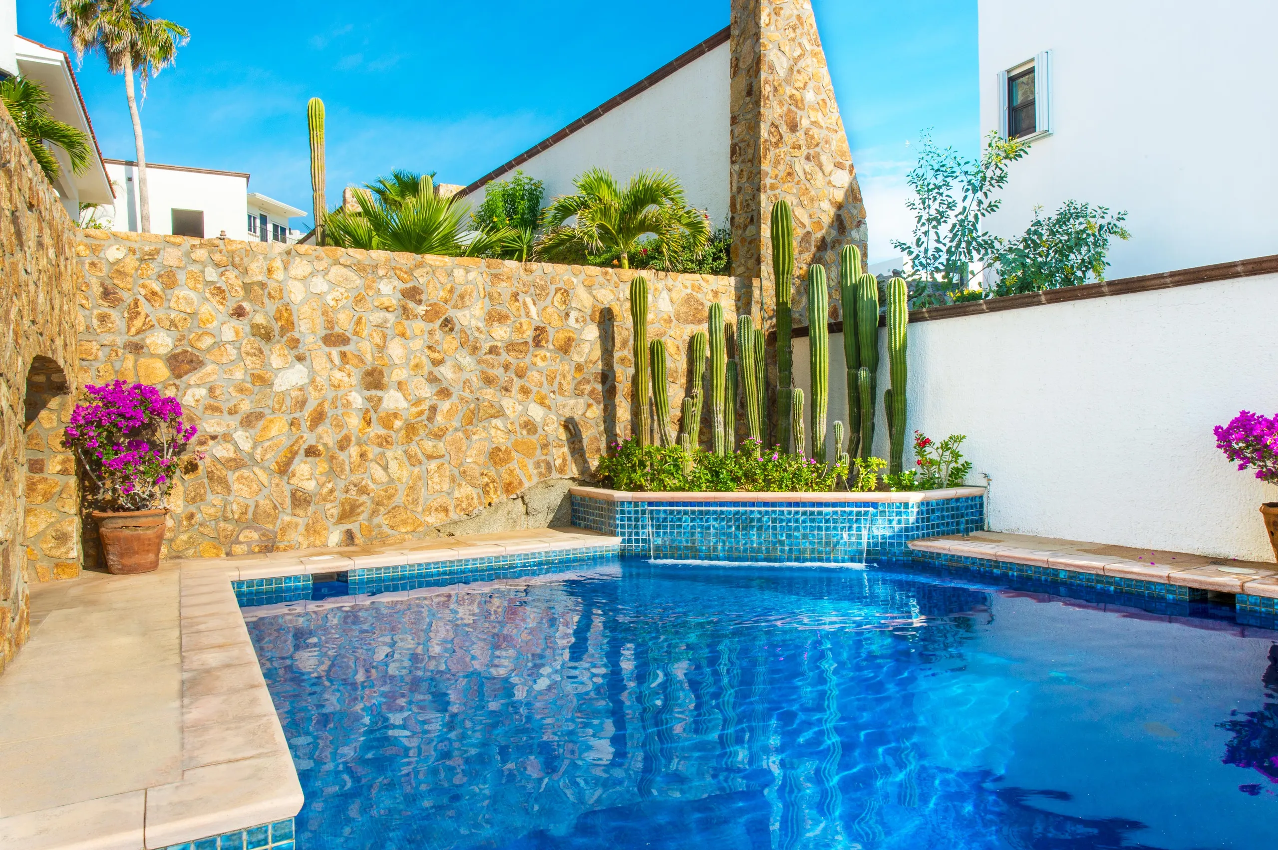 Grandiose Pedregal Villa with Pool and Majestic Views — photograph 6