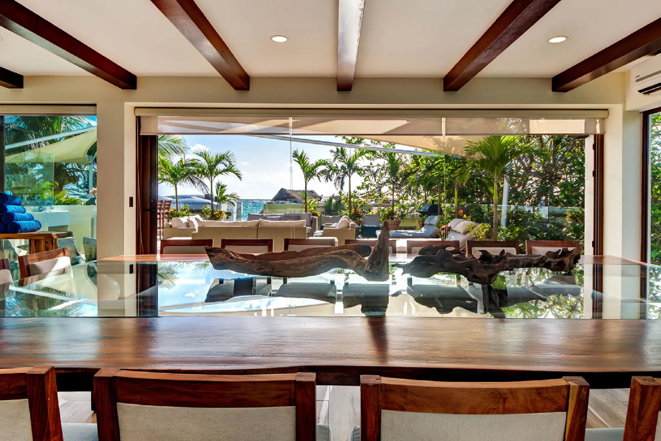 Luxury Playa del Carmen Villa with Infinity Pool and Ocean Views — photograph 9