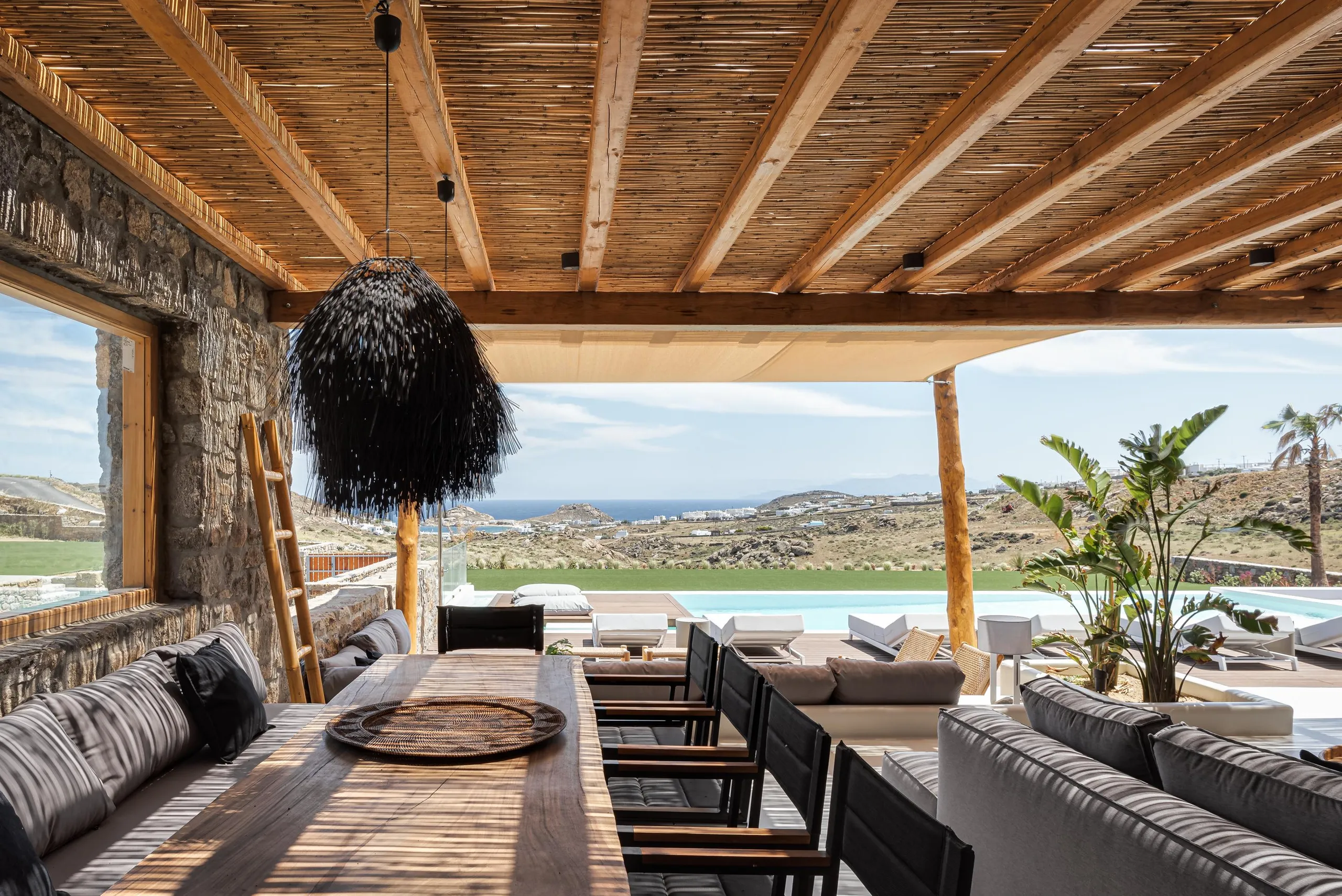Experience Unmatched Opulence at This Luxury Villa Rental with Sweeping Views — photograph 3