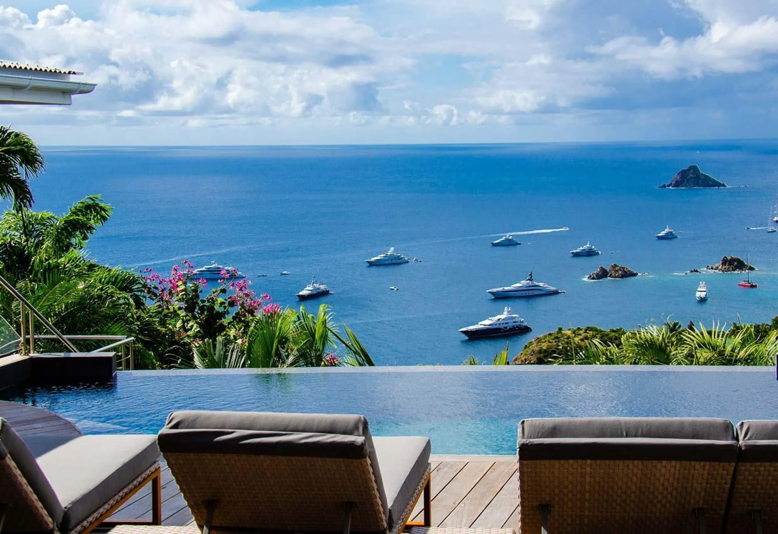 Breathtaking Paradise View Villa with Private Pool and Seaside Views — photograph 2
