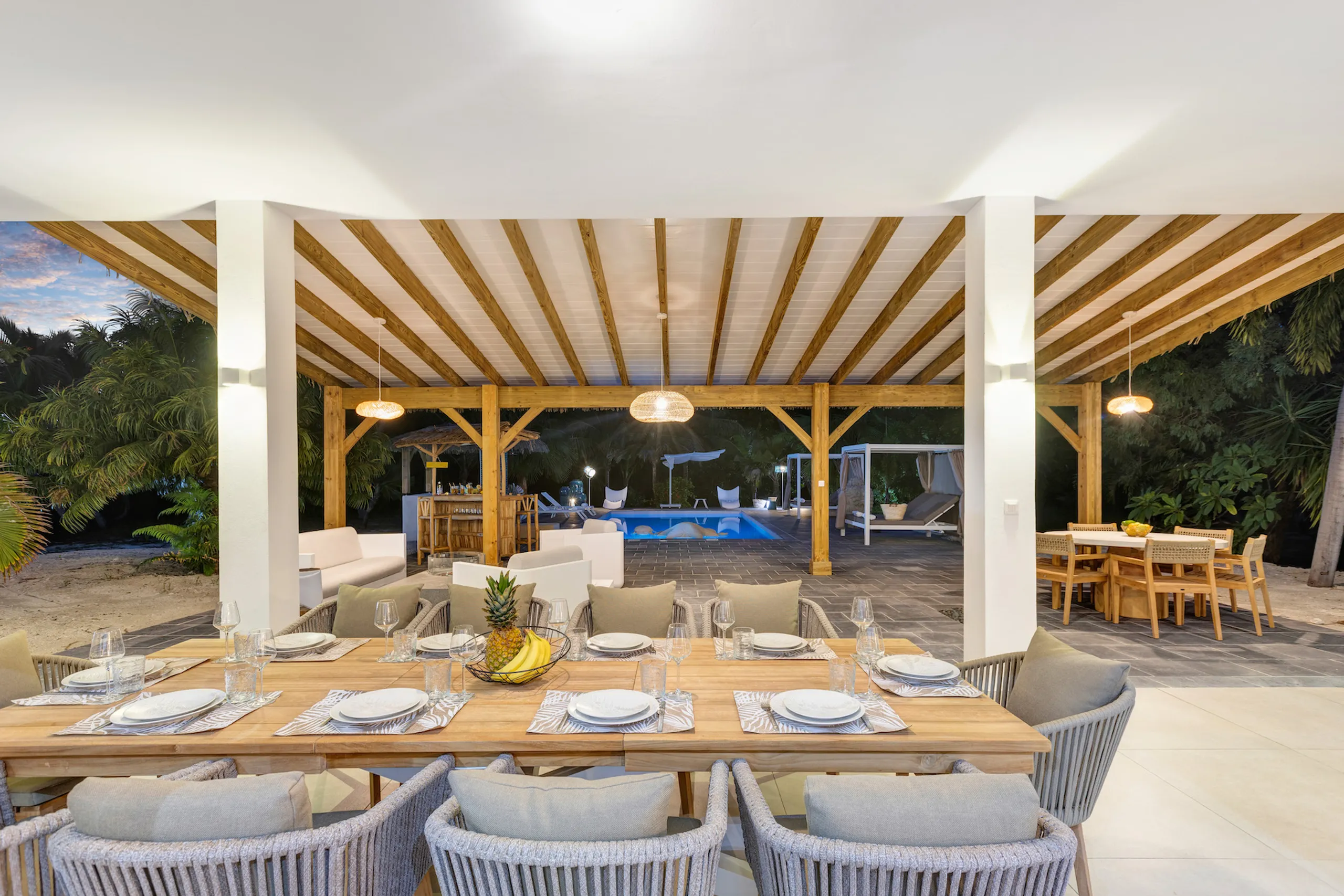 Elegant Terres Basses Villa with Pool, Jacuzzi & Private Garden Oasis — photograph 11