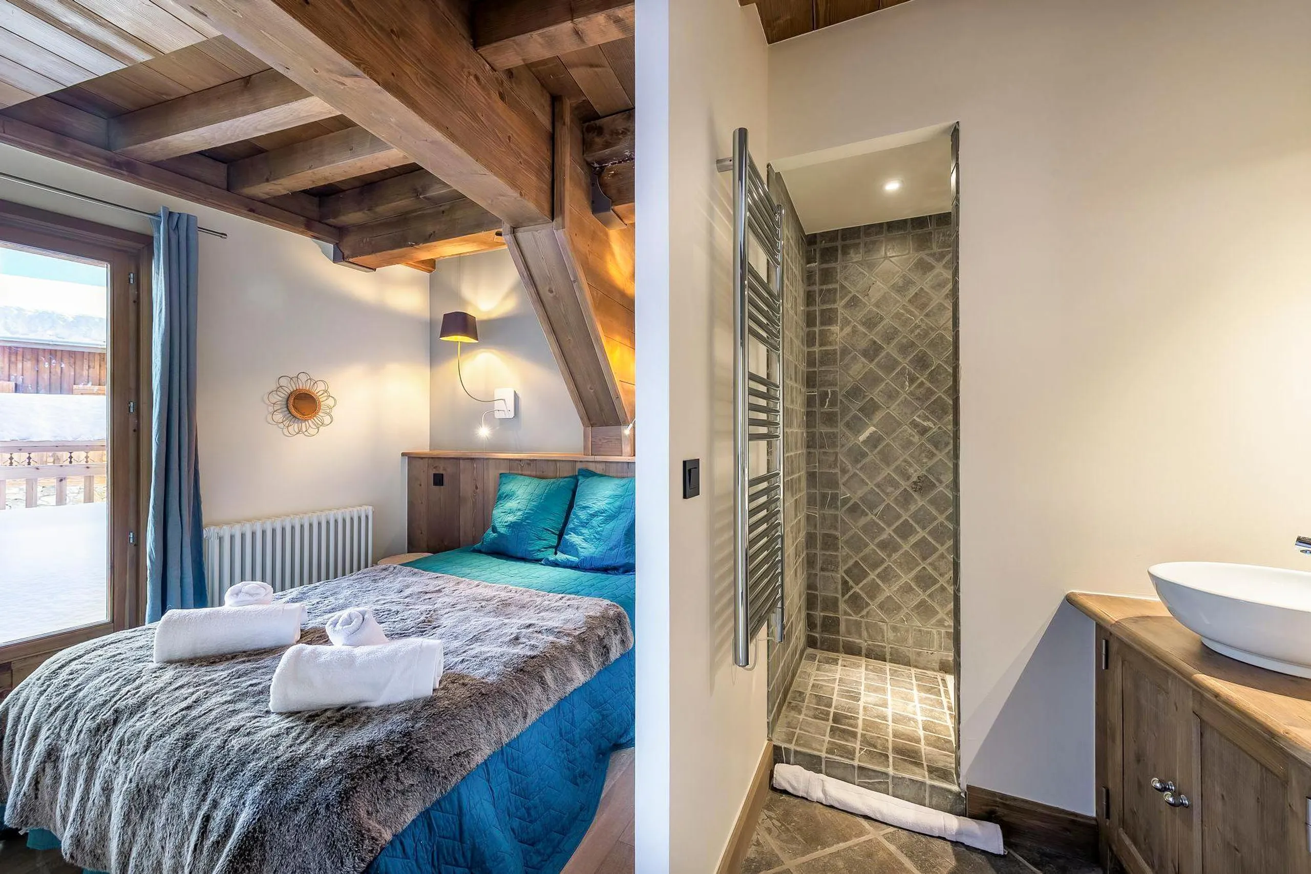 Posh Contemporary Villa with Sauna and Mountain Views — photograph 8