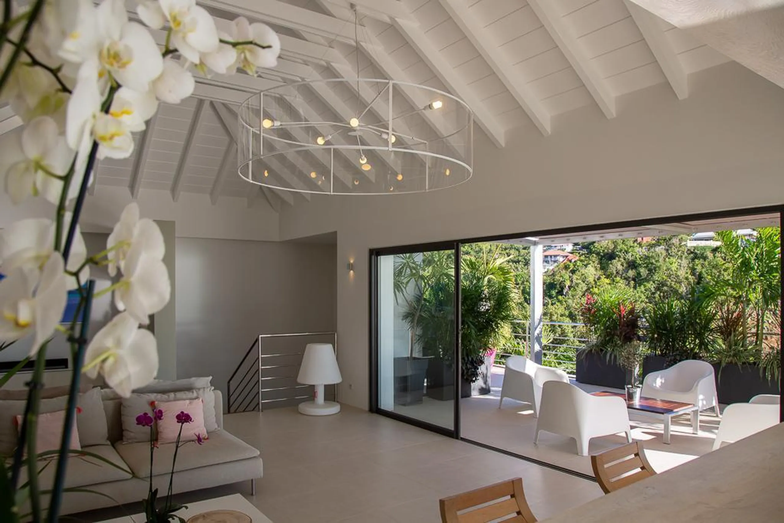 Prestigious Paradise Villa with Private Pool and Serene Ocean Views — photograph 12