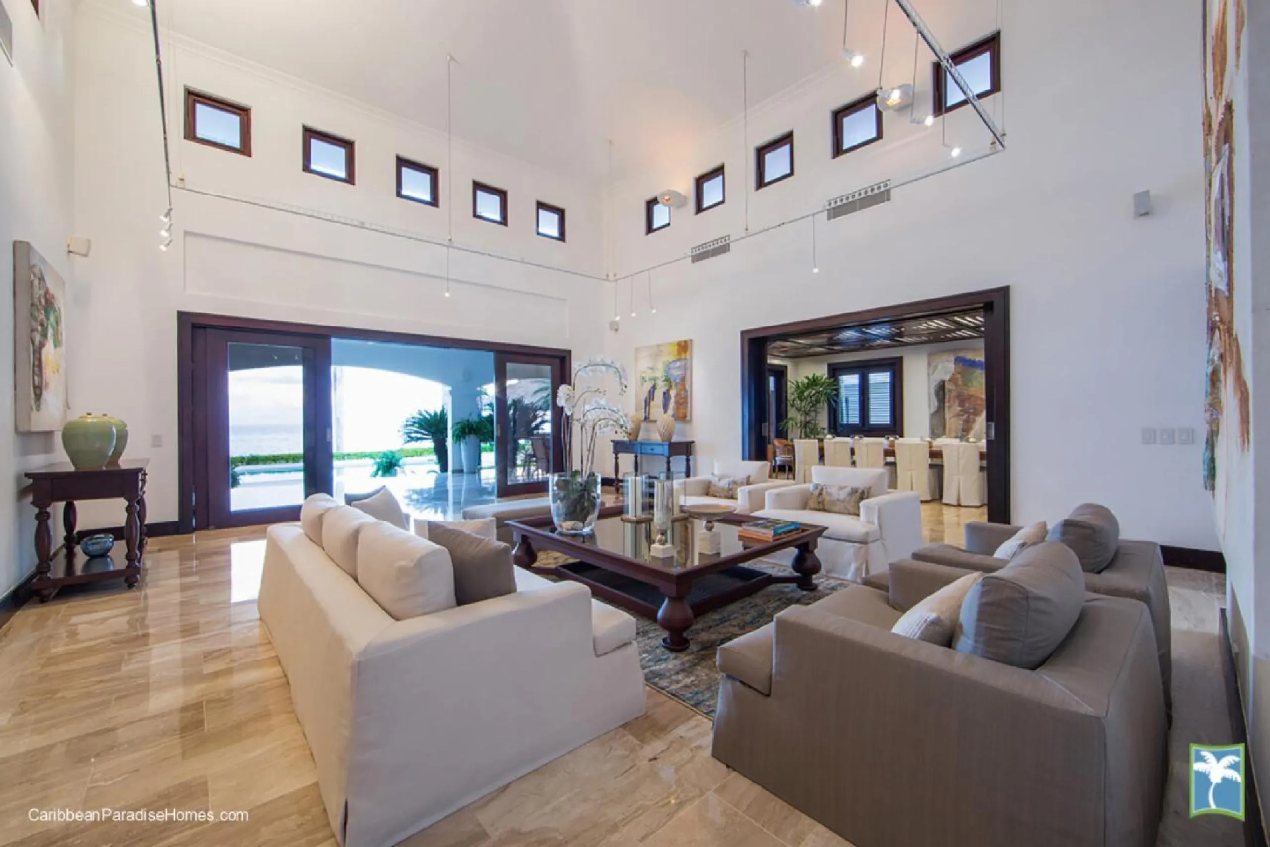 Majestic Oceanfront Villa with Private Pool and Fitness Room — photograph 9