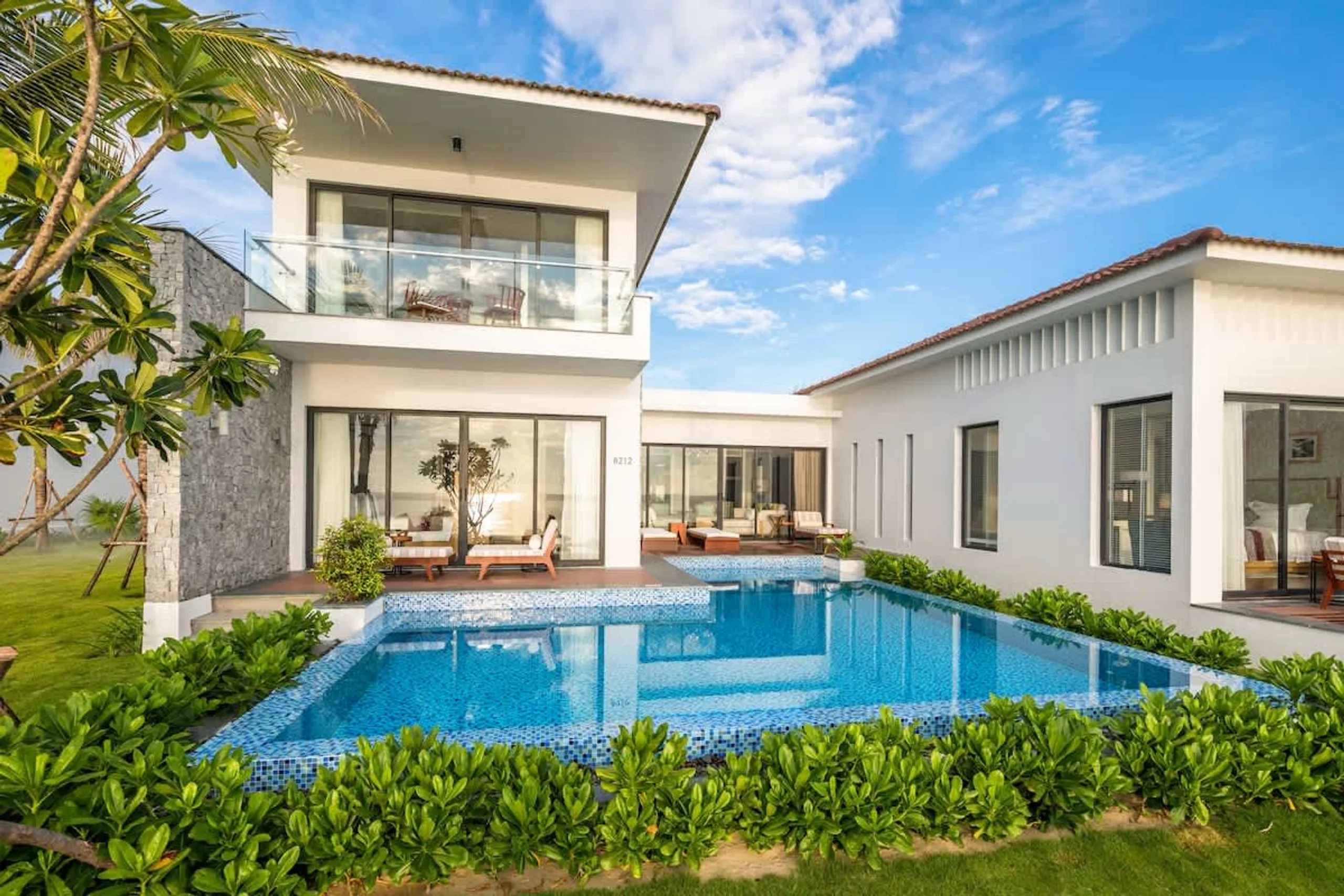 Superlative Coastal Villa with Private Pool and Stunning Beach Views, Tp hoi an