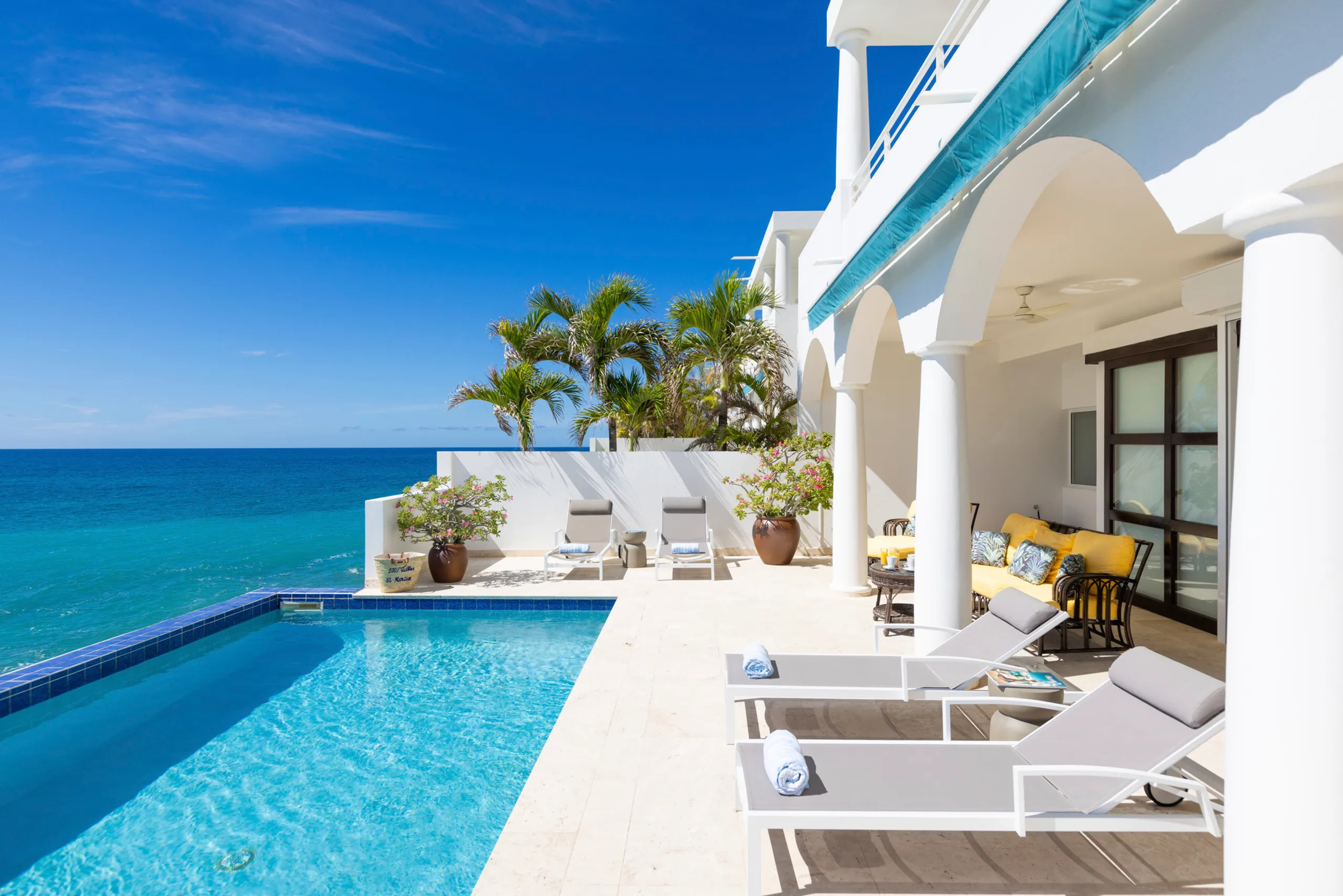 Saint Martin Light-filled Impeccably Designed Villa with Ocean View and Pool — photograph 2