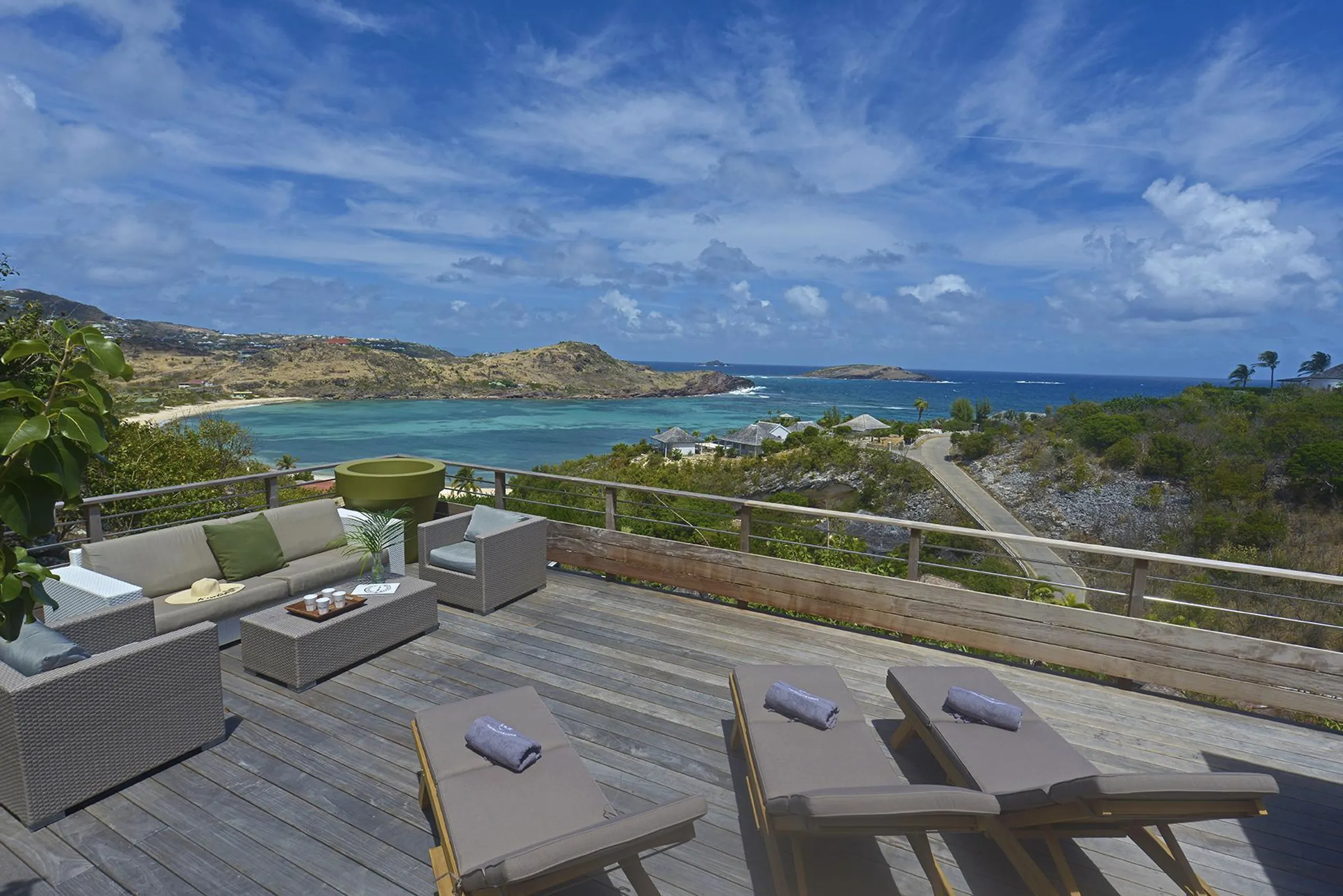Posh Tropical Villa with Private Pool and Ocean Views — photograph 4