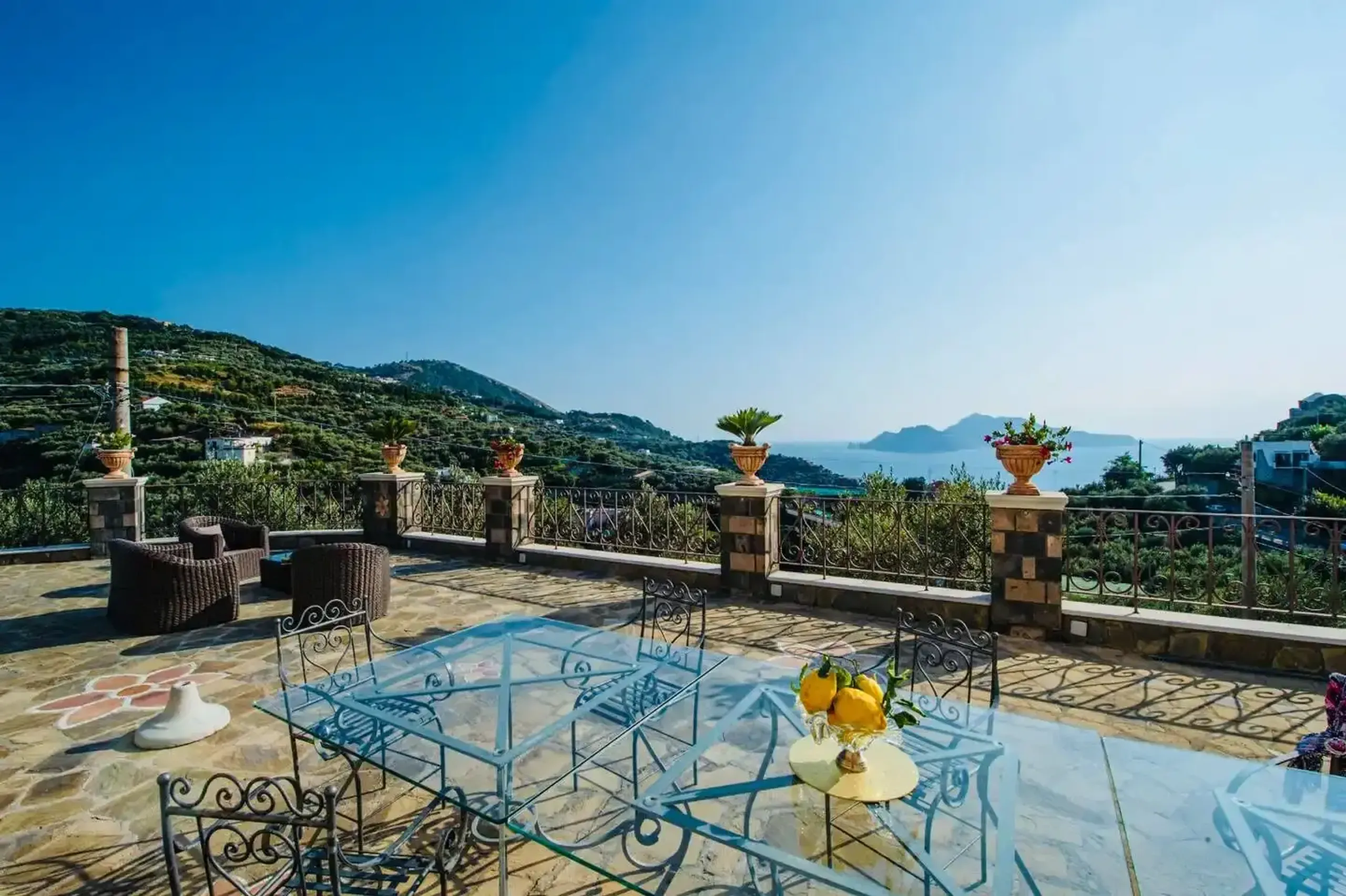 Majestic Historical Villa with Private Pool and Coastline Views — photograph 5