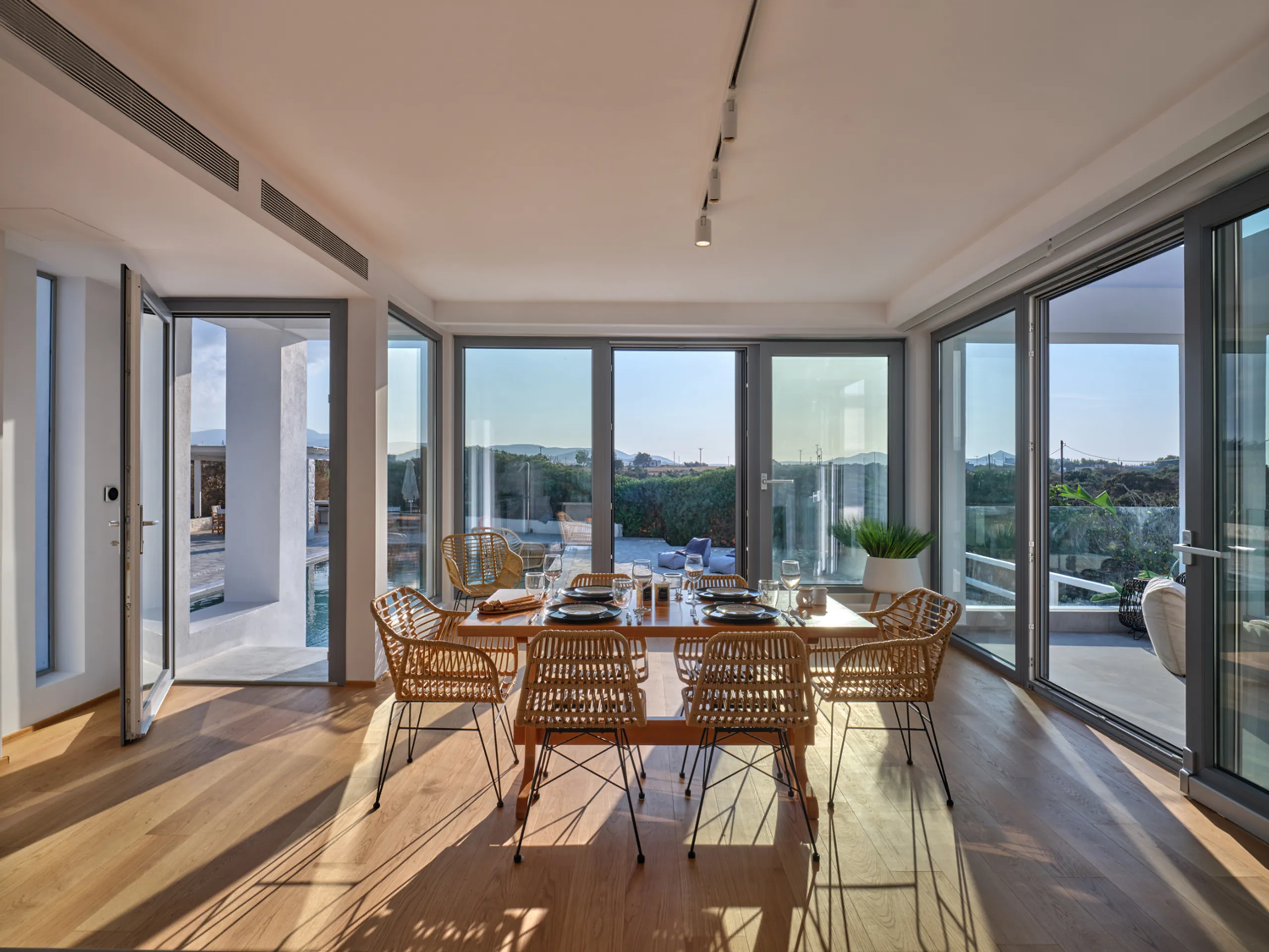 Deluxe Three-Level Villa with Private Pool, Terrace and Overlooking Sea Views — photograph 12