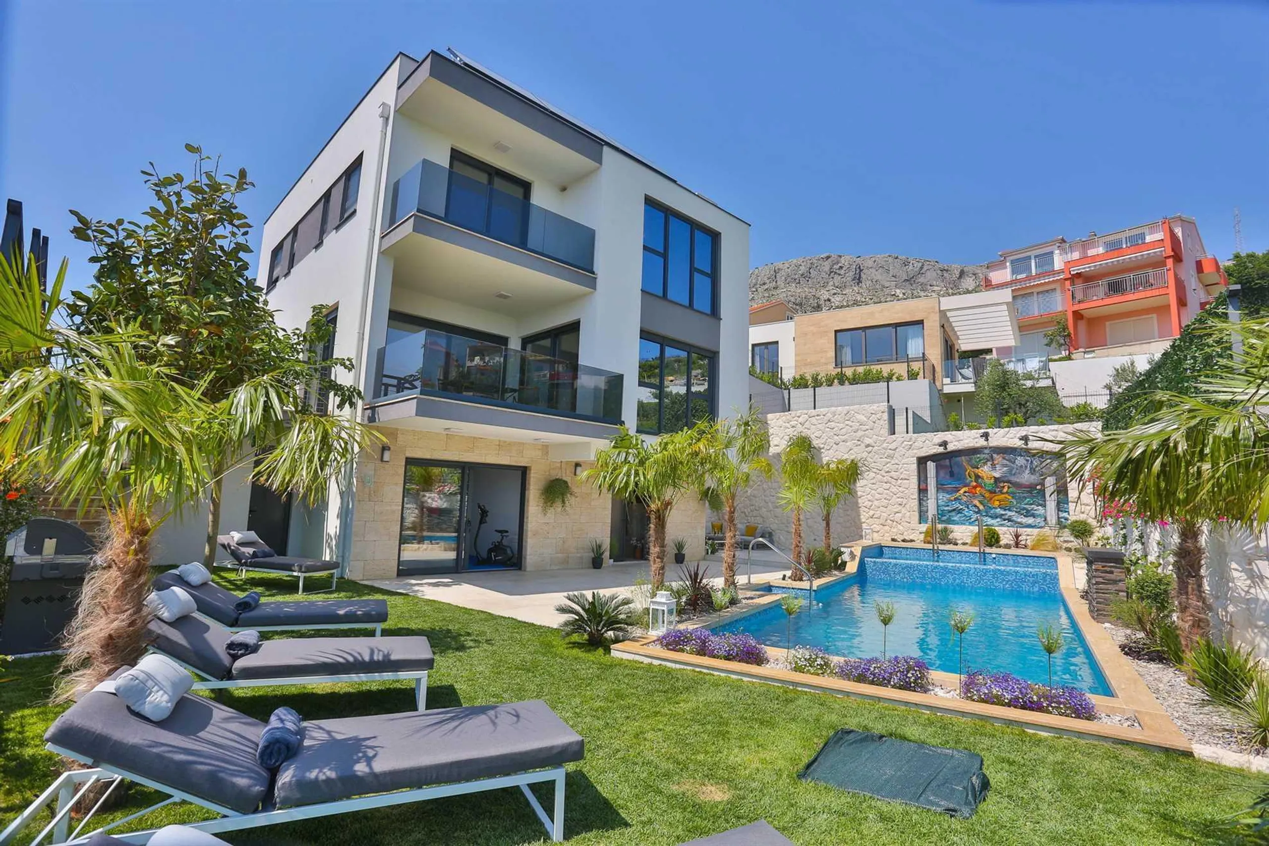 Light-filled Villa with Pool, Fitness Room, and Sauna near Split — photograph 6