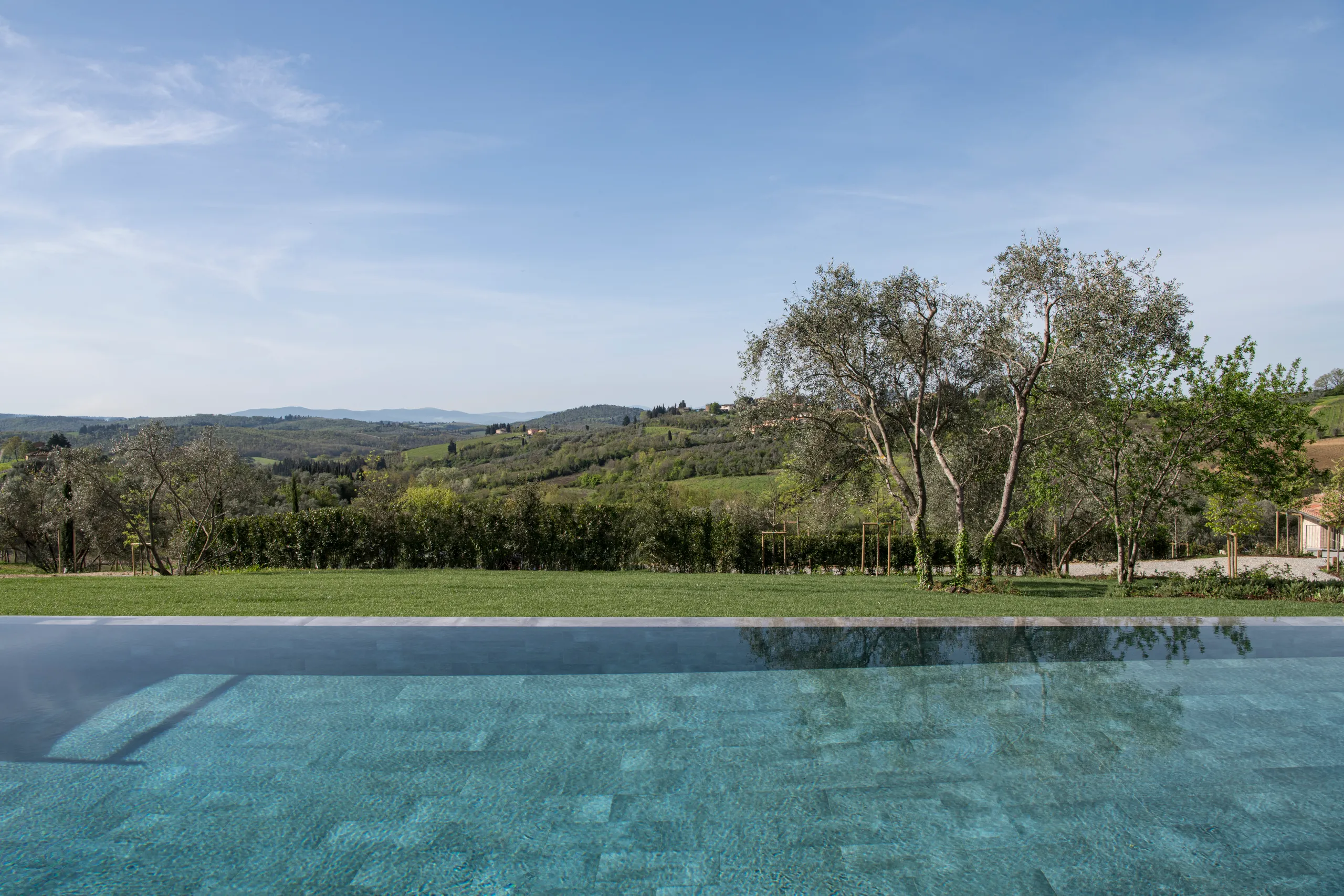 Elegant Italian Estate with Panoramic Views and Infinity Pool VILLAWAY® — photograph 11