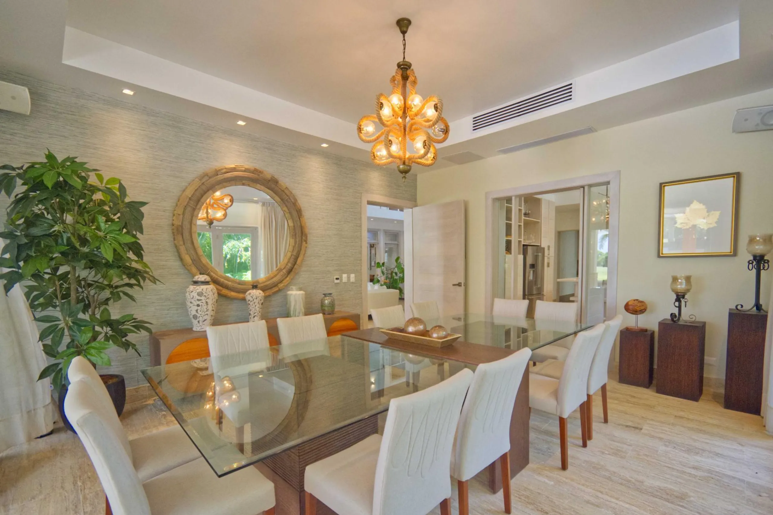 Modern Punta Cana Villa with Private Pool, Jacuzzi, and Stunning Views — photograph 8