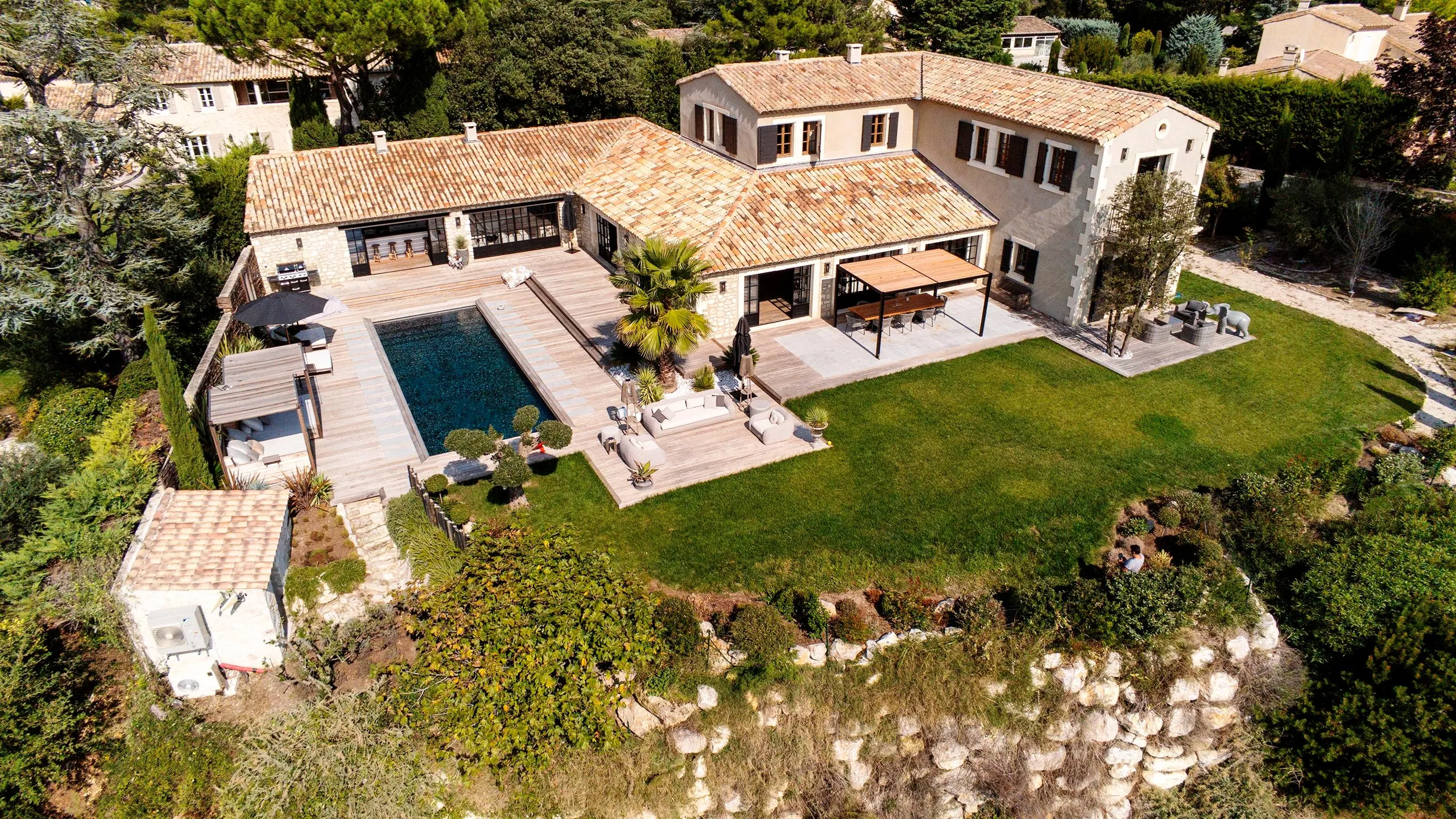 Chic Escape  with Panoramic Mountain Views and a Heated Pool — photograph 7