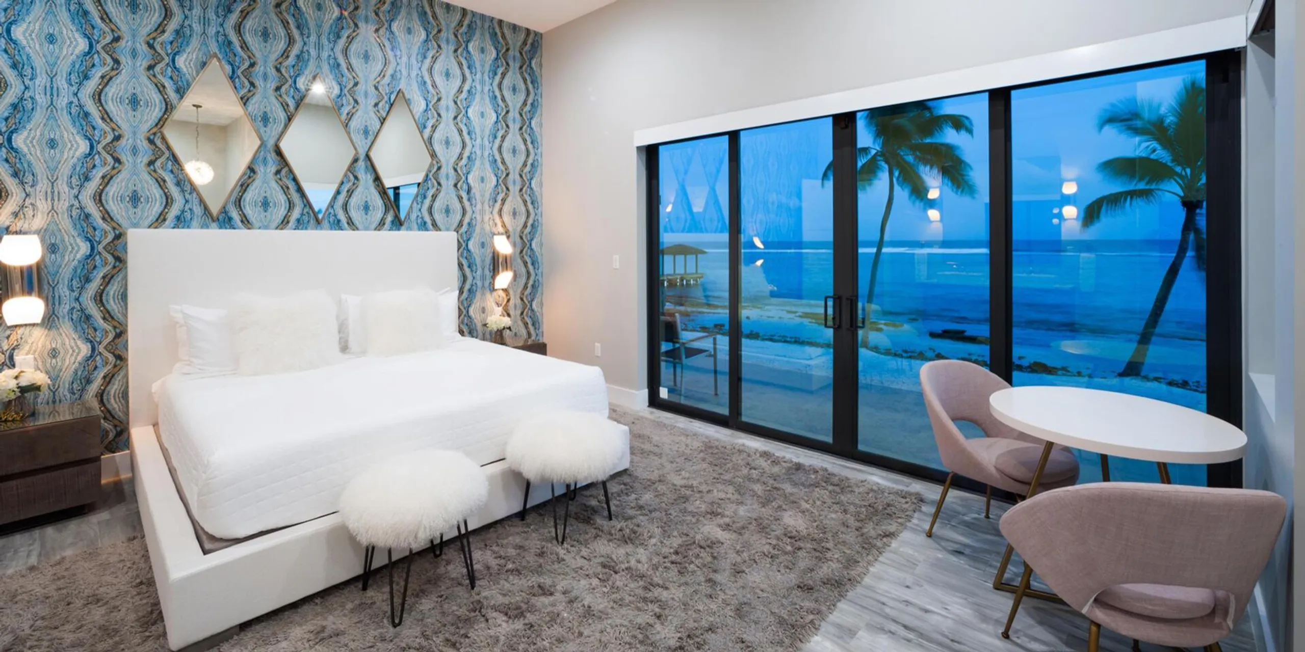 Modern Contemporary Grand Cayman Ocean Front Villa with Infinity Pool — photograph 11