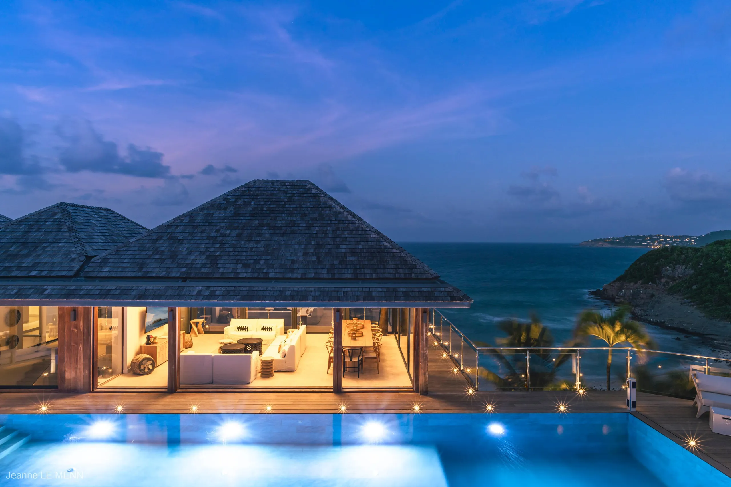 Palatial Beachfront Villa with Private Pool and Luxury Gazebo — photograph 10
