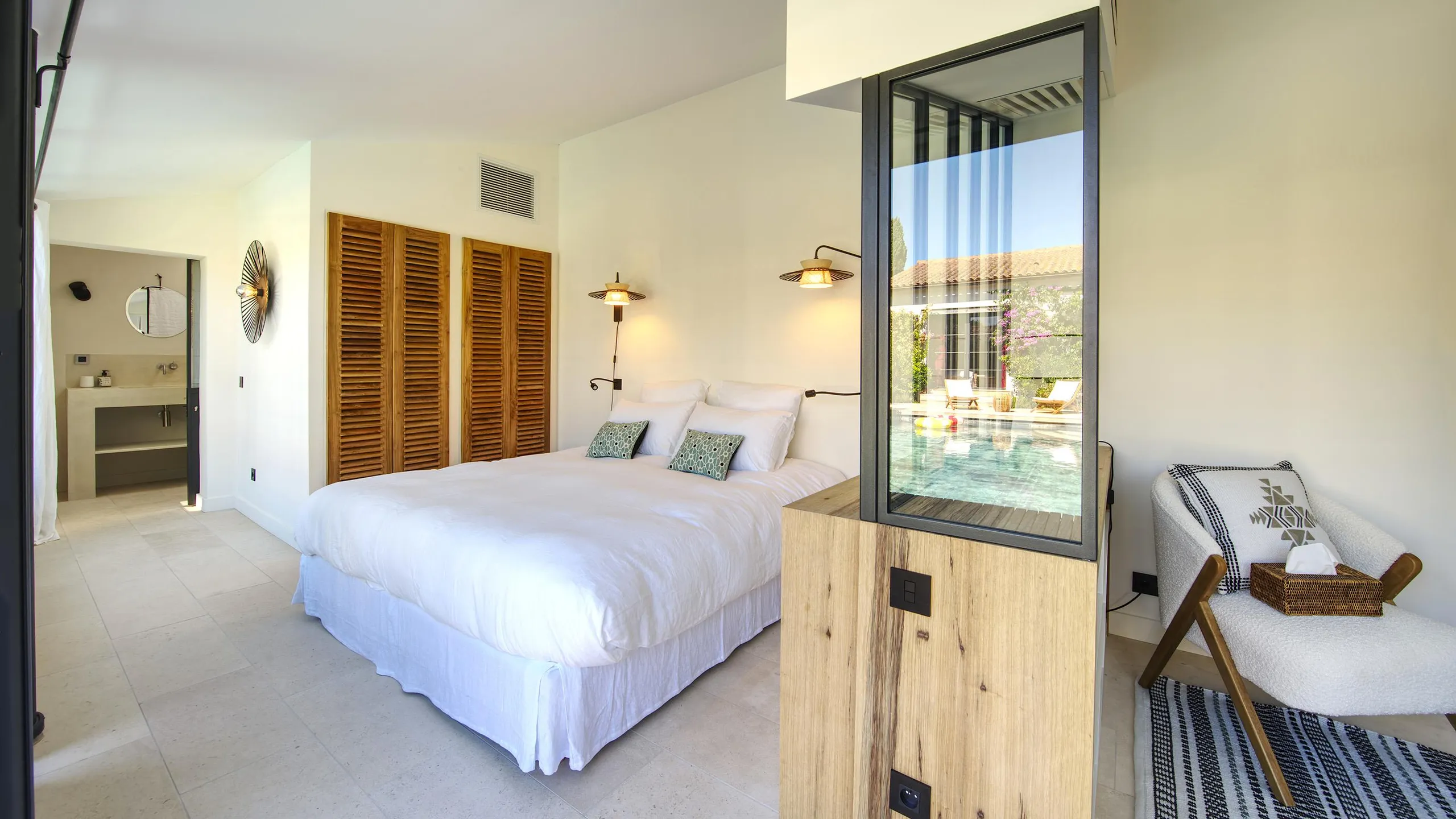 Blissful Retreat with Pool and Mountain Views — photograph 6