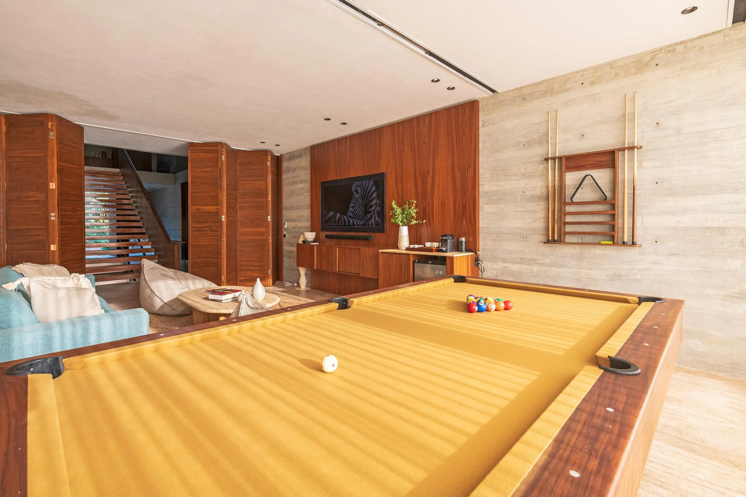 Bolongo Hillside Estate with Infinity Pool and Endless Ocean Views — photograph 9