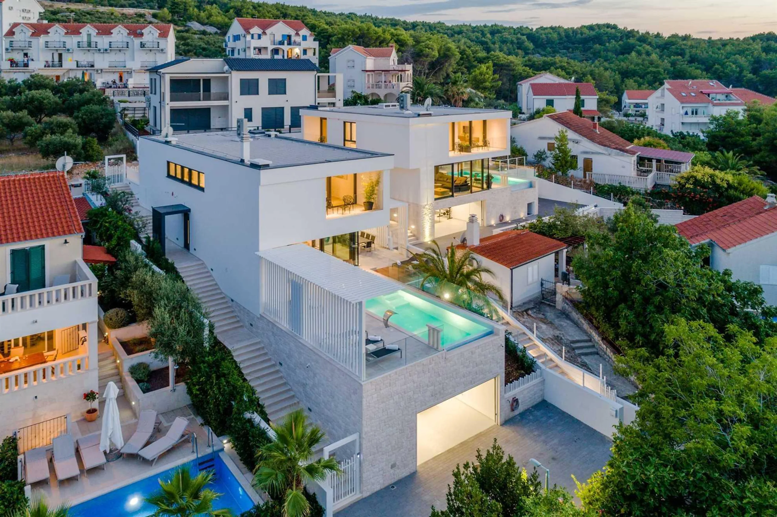 Phenomenal Contemporary Villa with Private Pool and Stunning Sea View — photograph 8