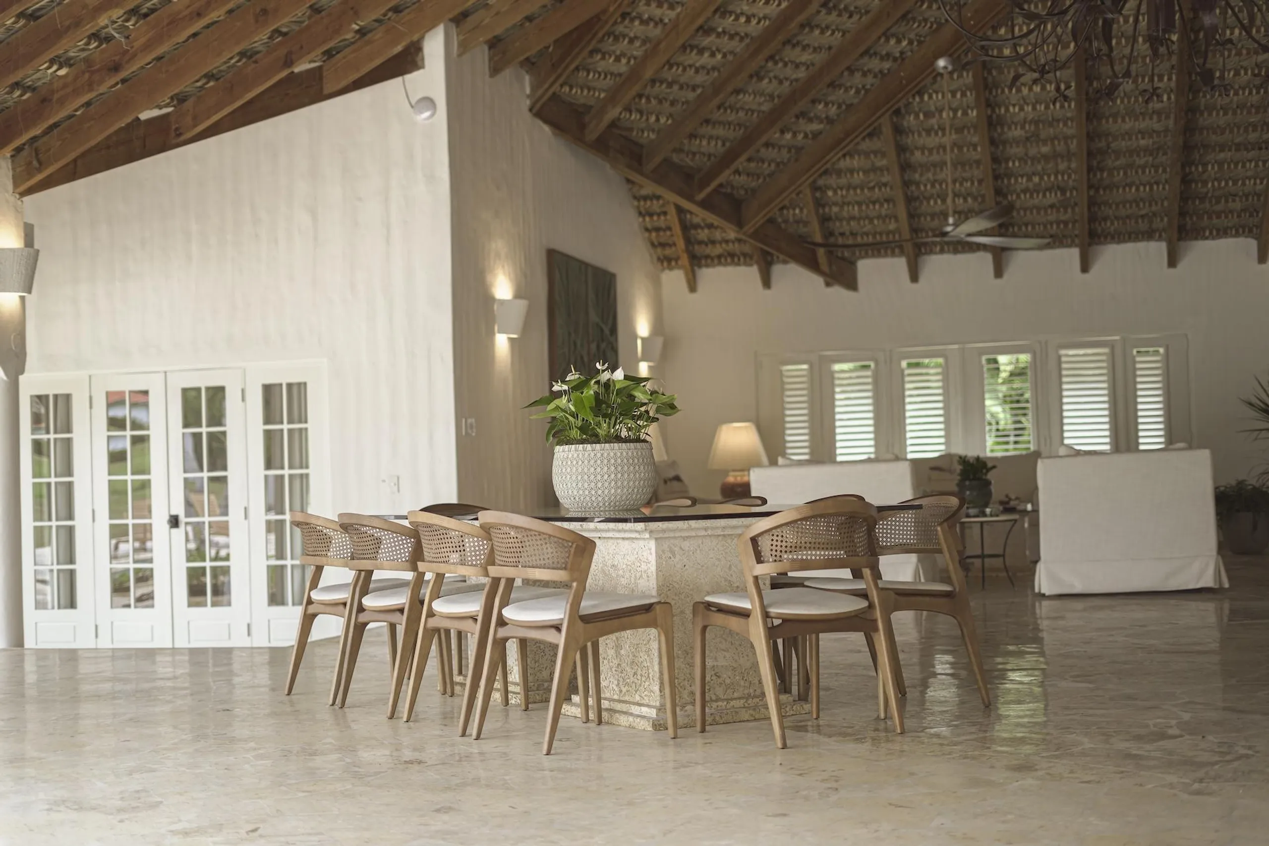 Serene Newly Renovated Villa with Private Pool and Minitas Beach Nearby — photograph 7
