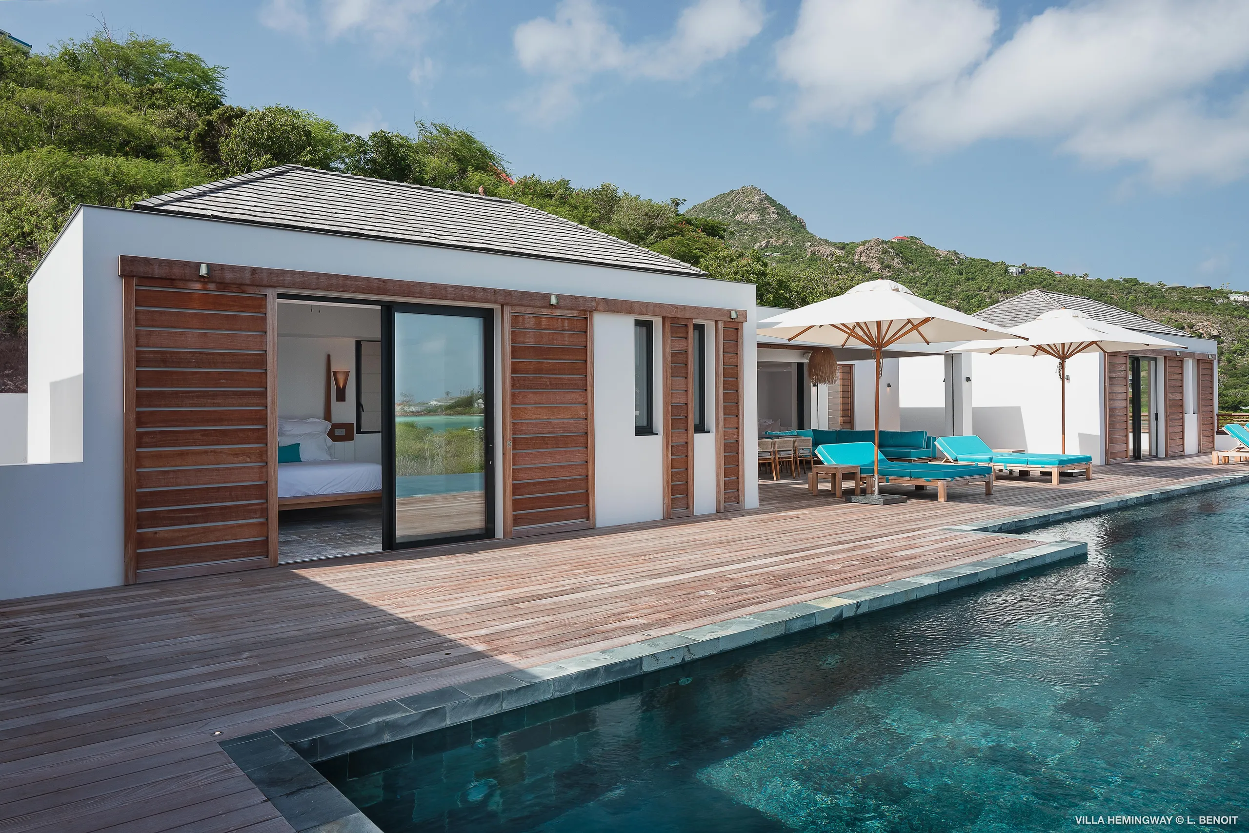 Stunning Seaside Villa with Infinity Pool and Walks to Beach — photograph 2