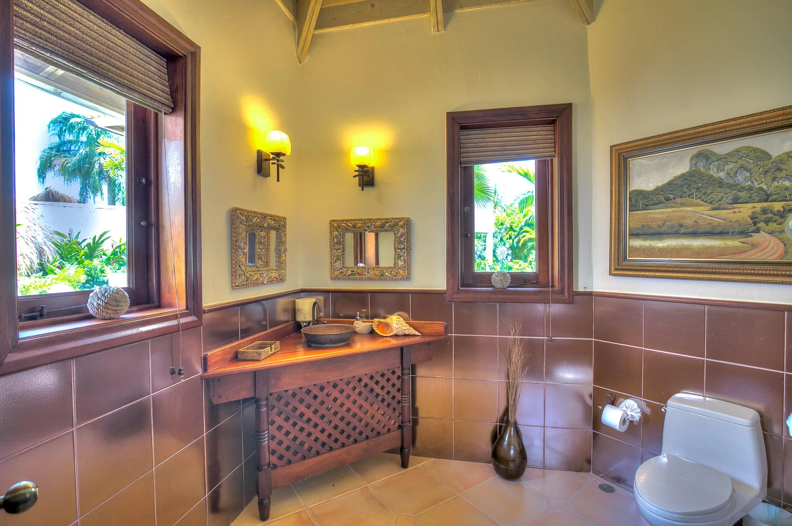 Opulent Six-Bedroom Villa with Pool, Jacuzzi, Gazebo and Golf Views — photograph 12