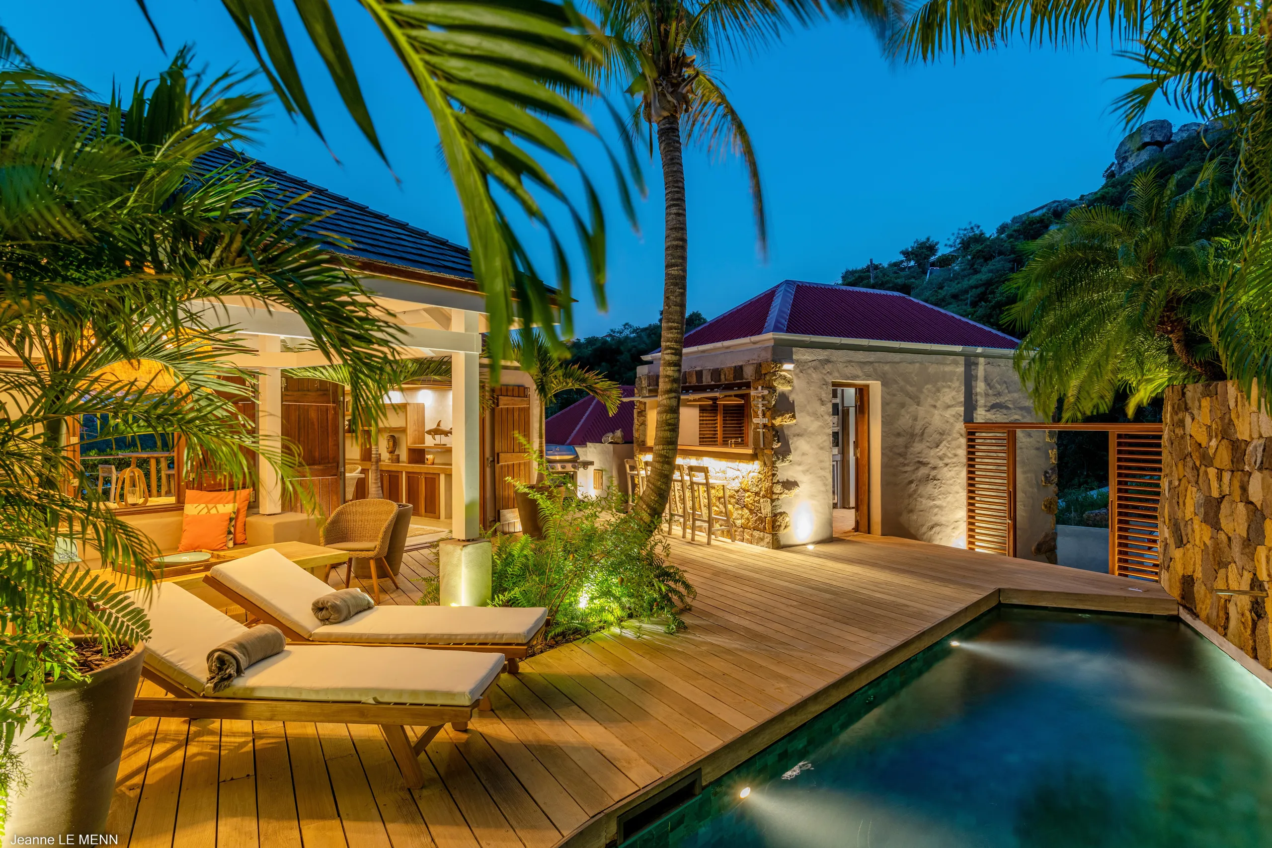Luxurious Beachside Bungalow with Private Pool and Ocean Views, Grand Cul de Sac