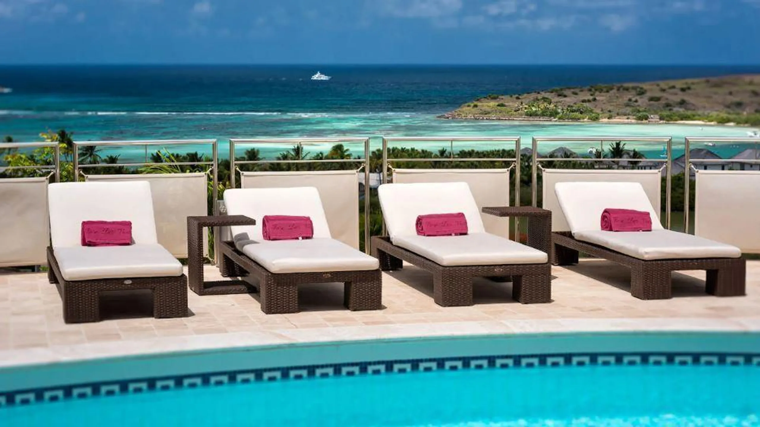 Secluded Paradise Villa Overlooking Crystal-Clear Lagoon — photograph 10