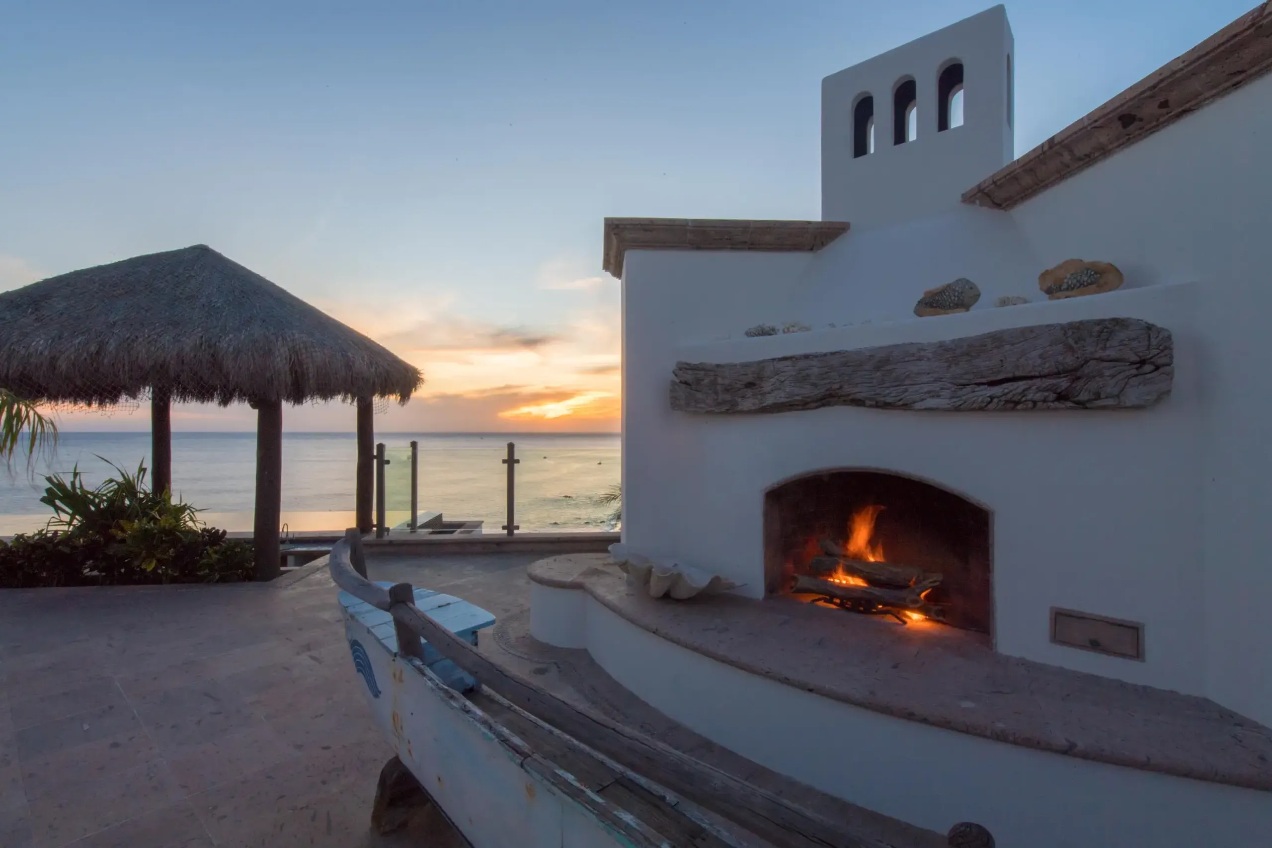 Grandiose Cabo San Lucas Villa with Infinity Pool and Outdoor Fireplace — photograph 6