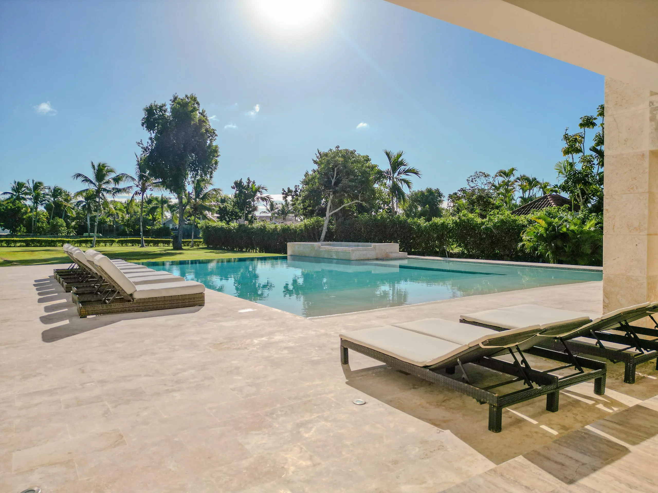 Beautiful La Romana Villa with Invigorating Pool — photograph 3