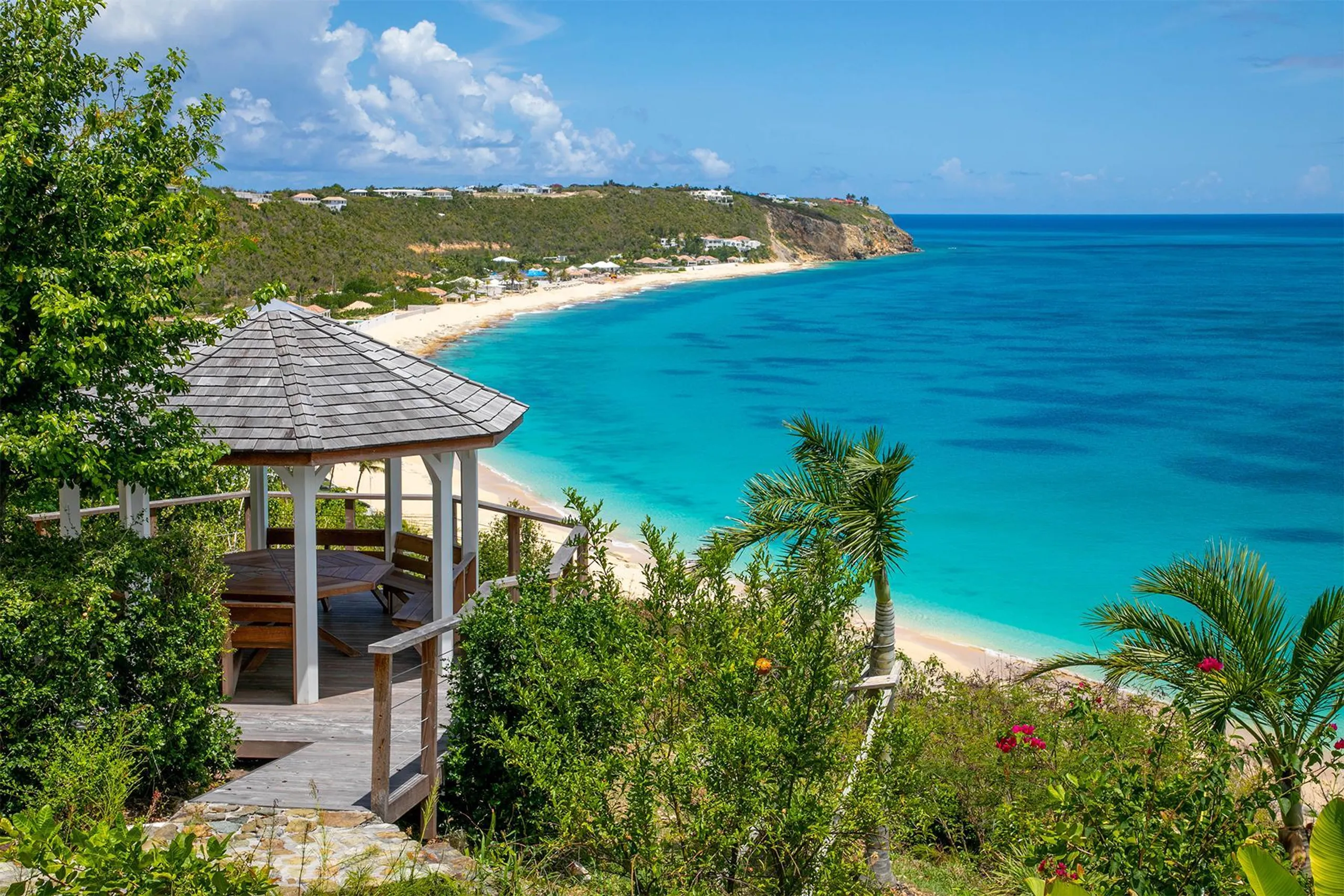 Light-filled Classic Caribbean Villa with Private Pool and  Direct Private Beach Access — photograph 4