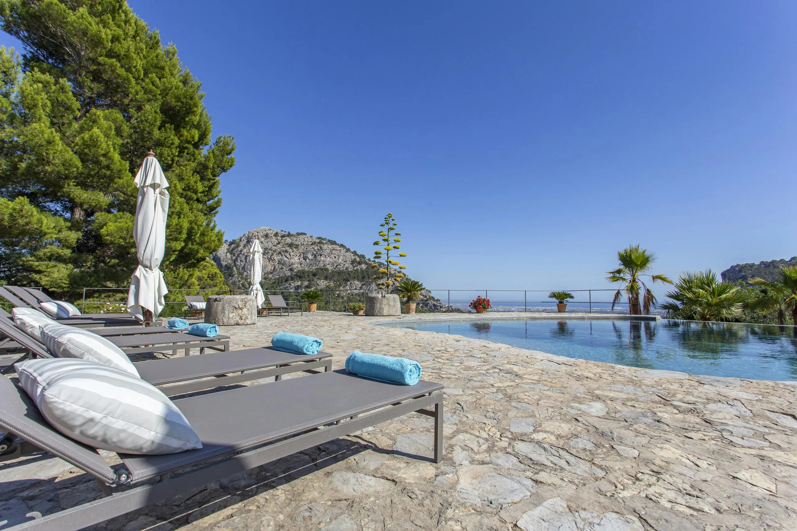 Exceptional Mallorca Estate with Private Pool and Ocean Views — photograph 8